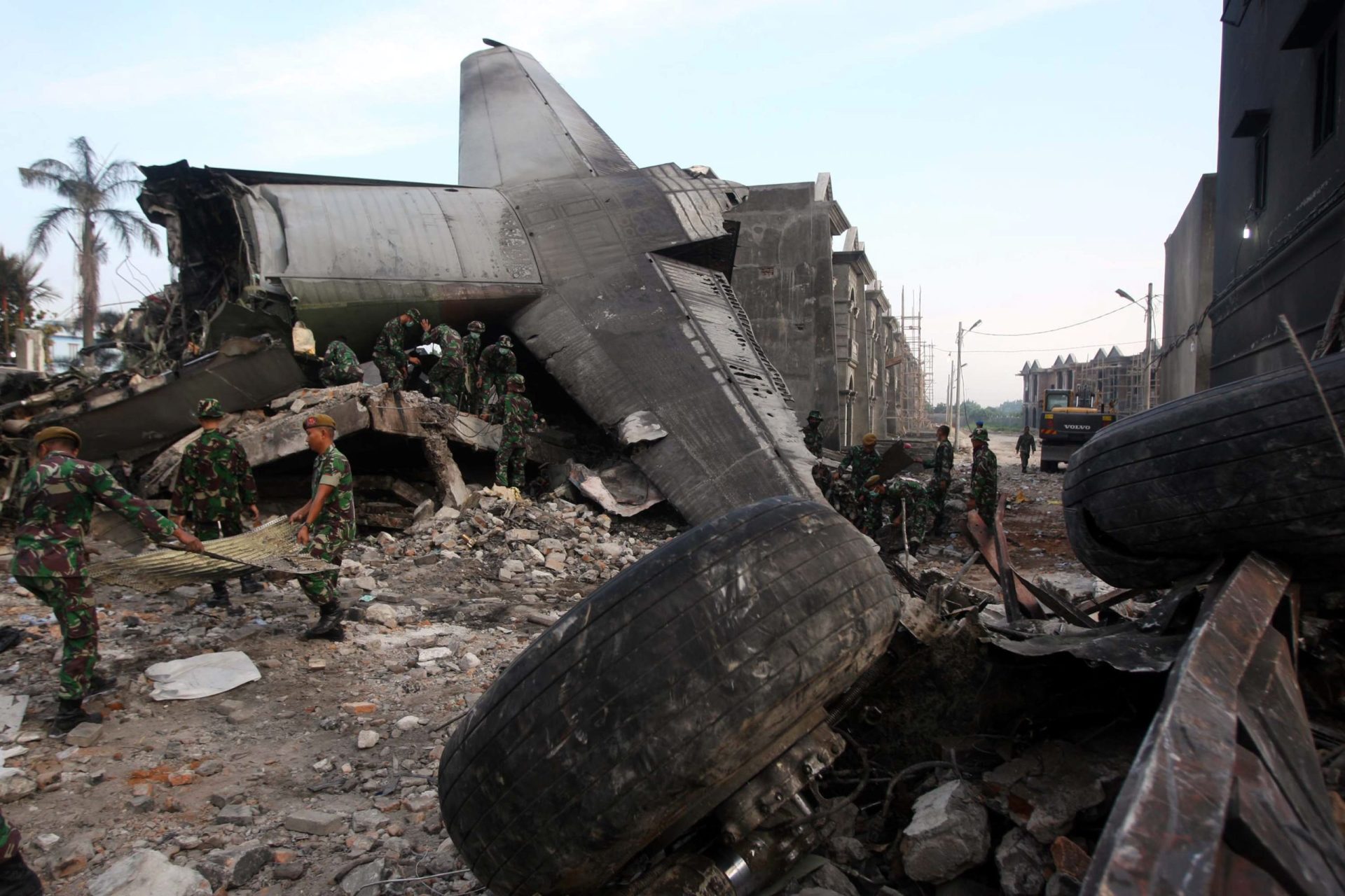 Sobe para 141 o número de mortos em acidente de avião na Indonésia