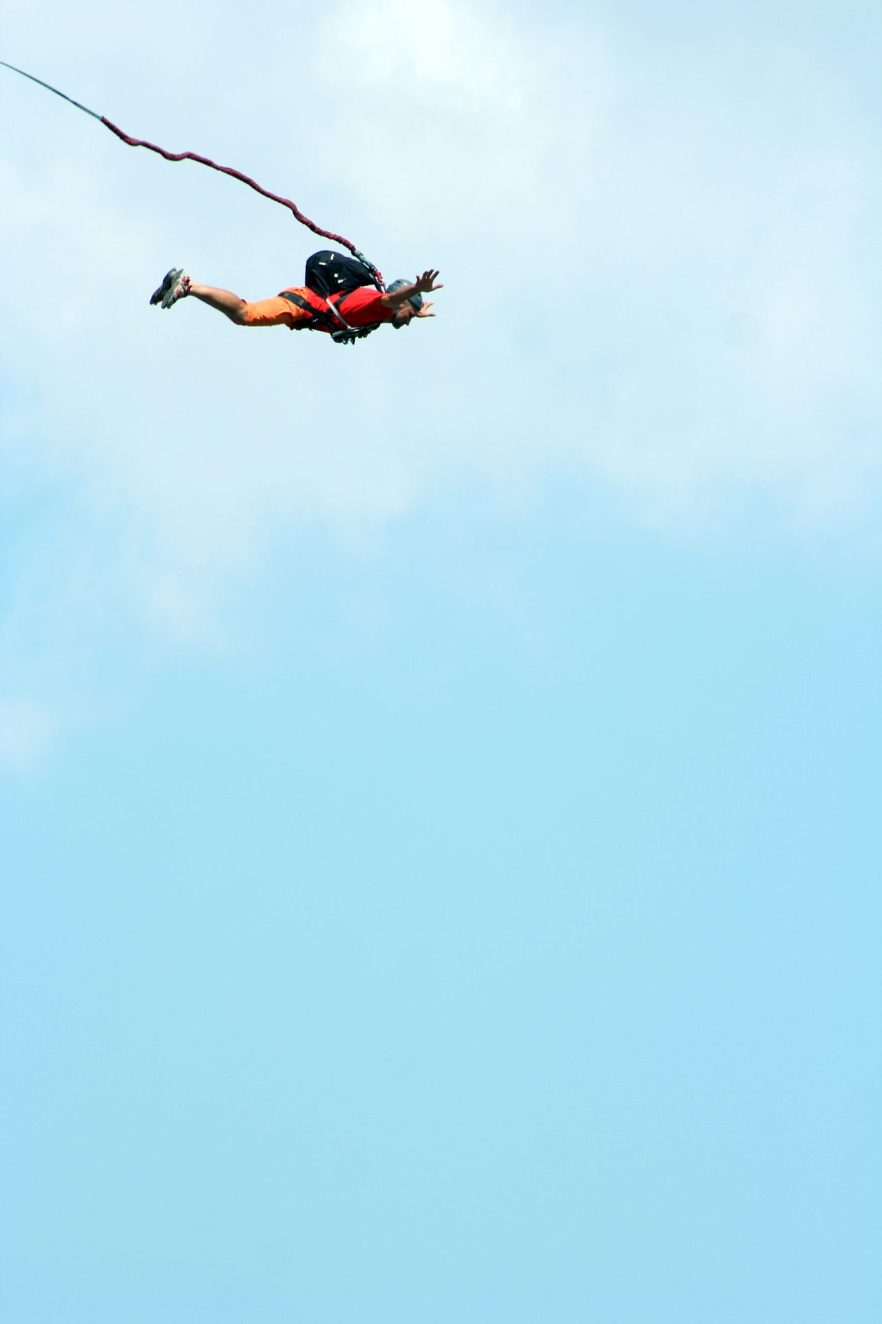 Mulher morre a fazer bungee jumping