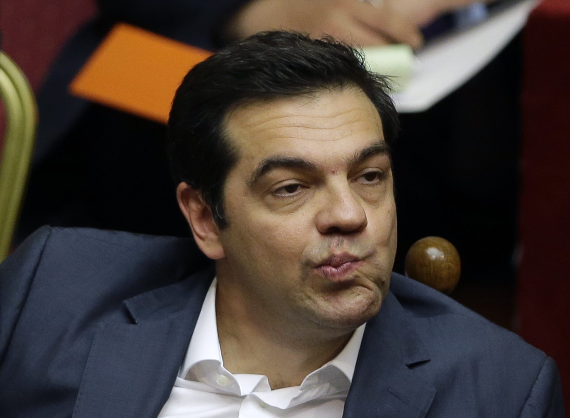 Tsipras critica deputados do Syriza que votaram contra acordo