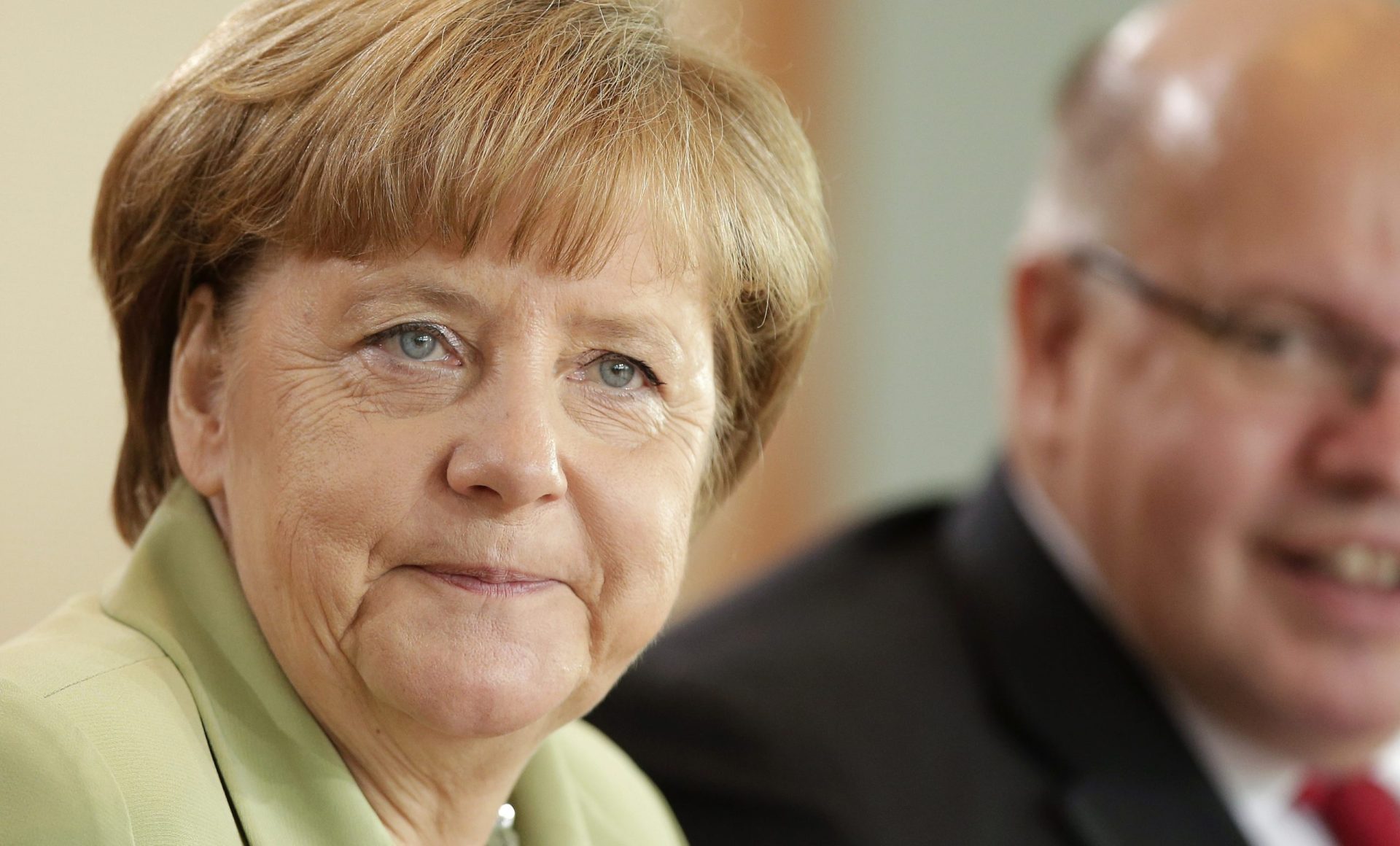 Merkel considera que não ajudar a Grécia seria &#8216;o caos e irresponsável&#8217;