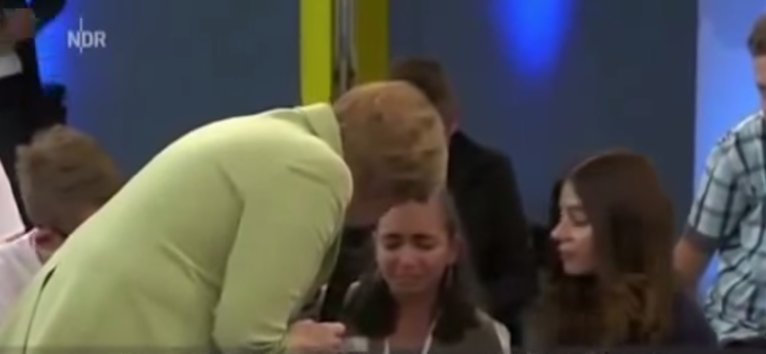 Merkel deixa em lágrimas adolescente refugiada [vídeo]