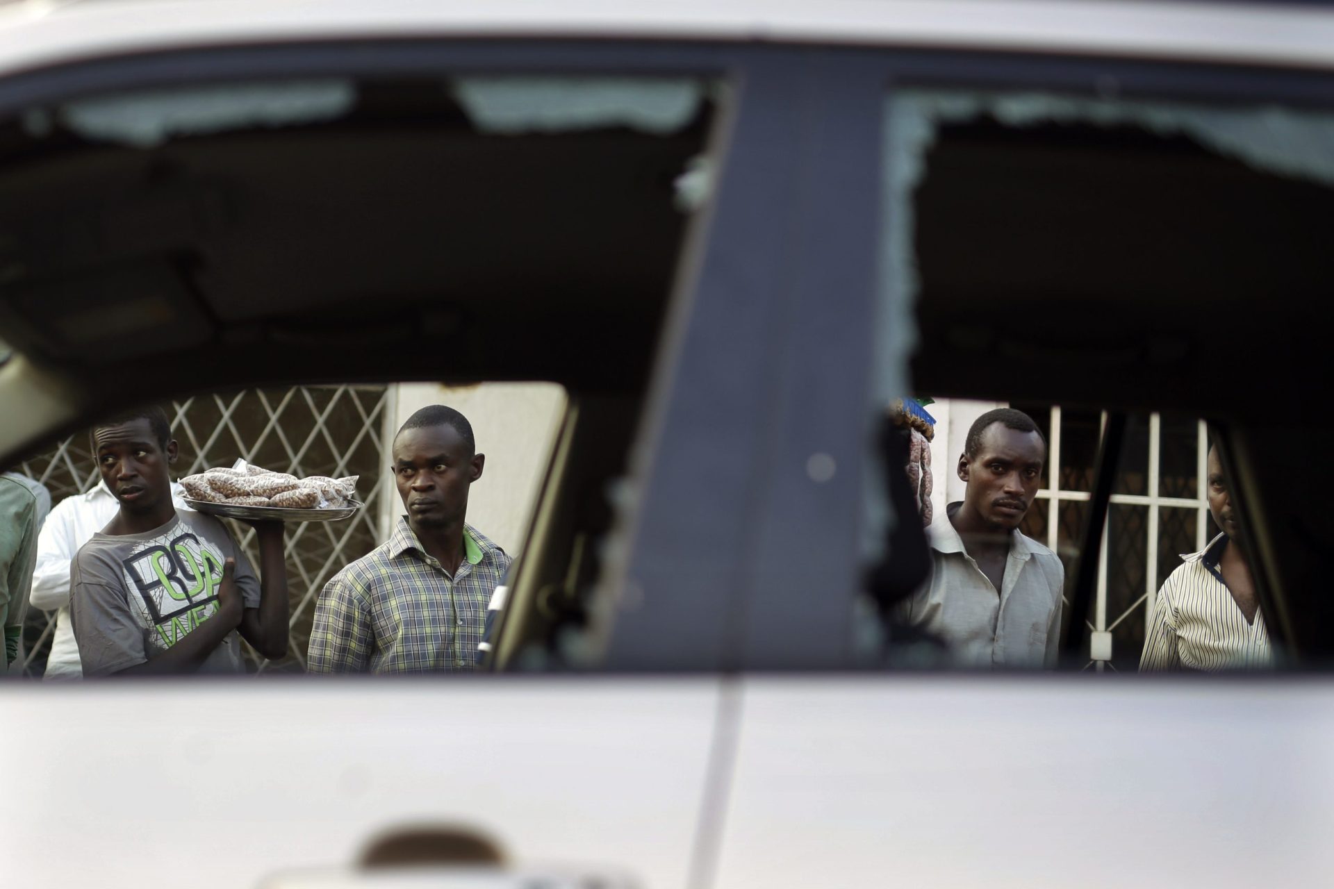 Explosões e tiros antes da abertura das mesas de voto no Burundi