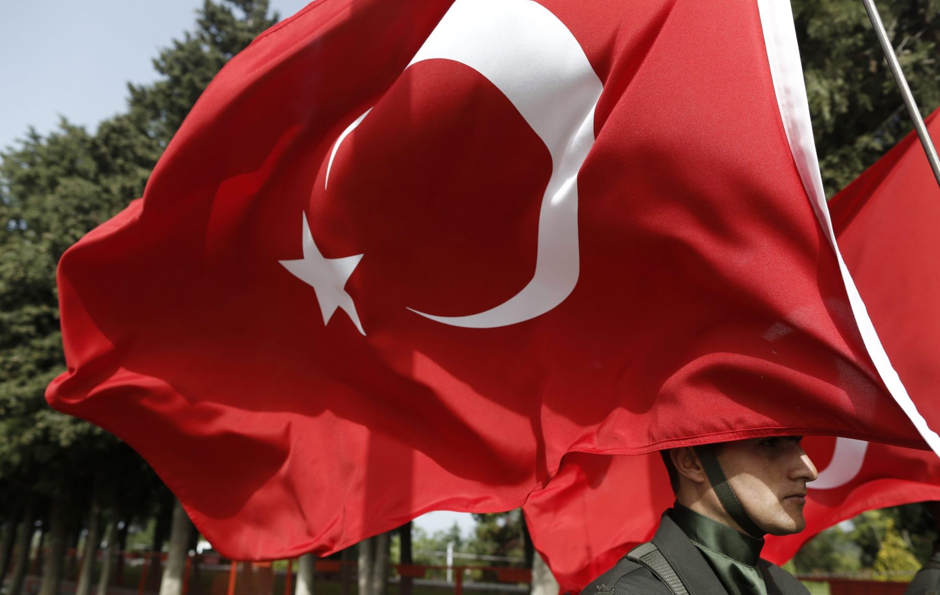 Alemanha pede à Turquia para &#8220;não cortar as pontes&#8221; com os curdos