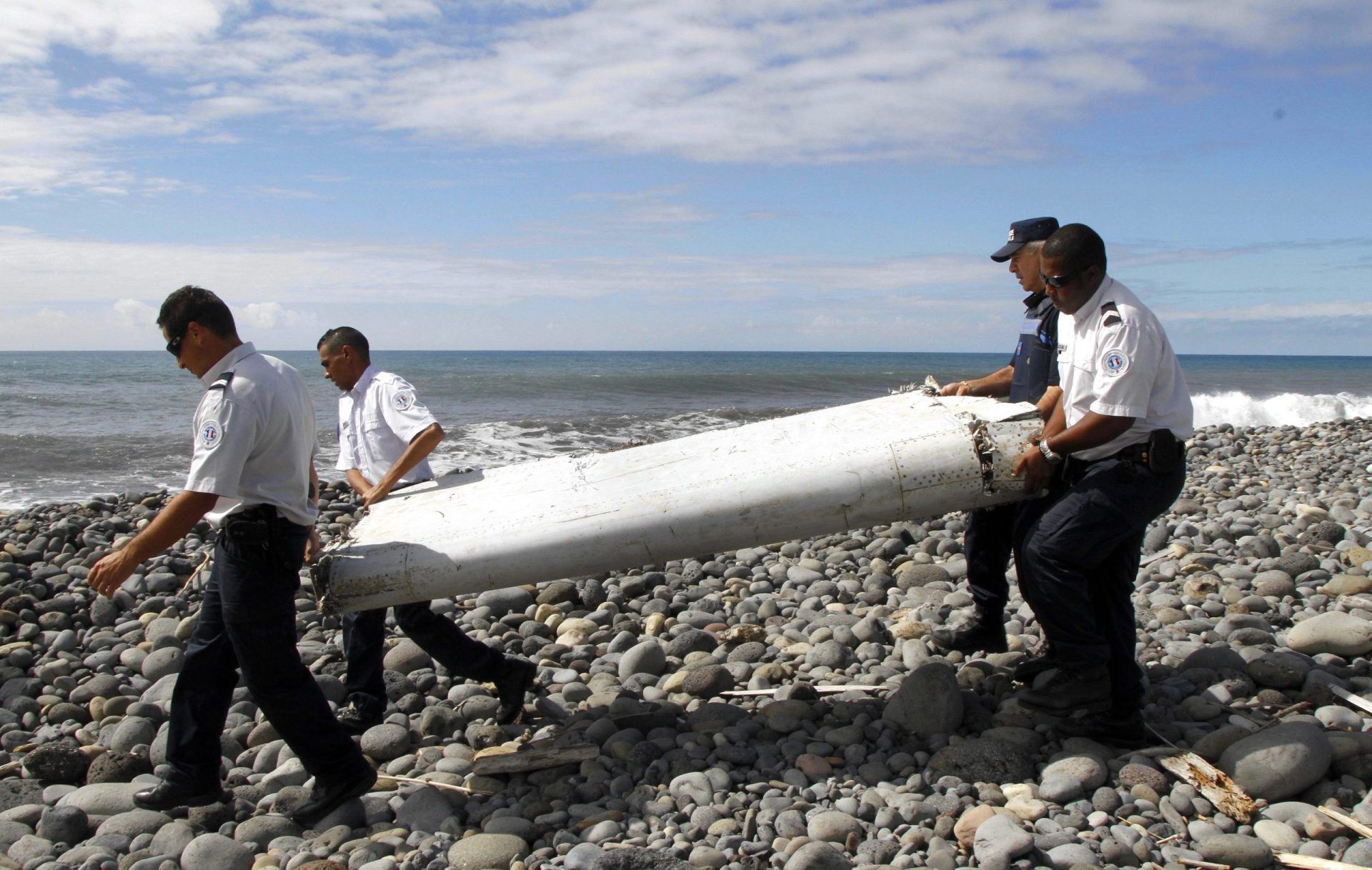 Peritagem de destroços de avião encontrados na ilha da Reunião começa quarta-feira