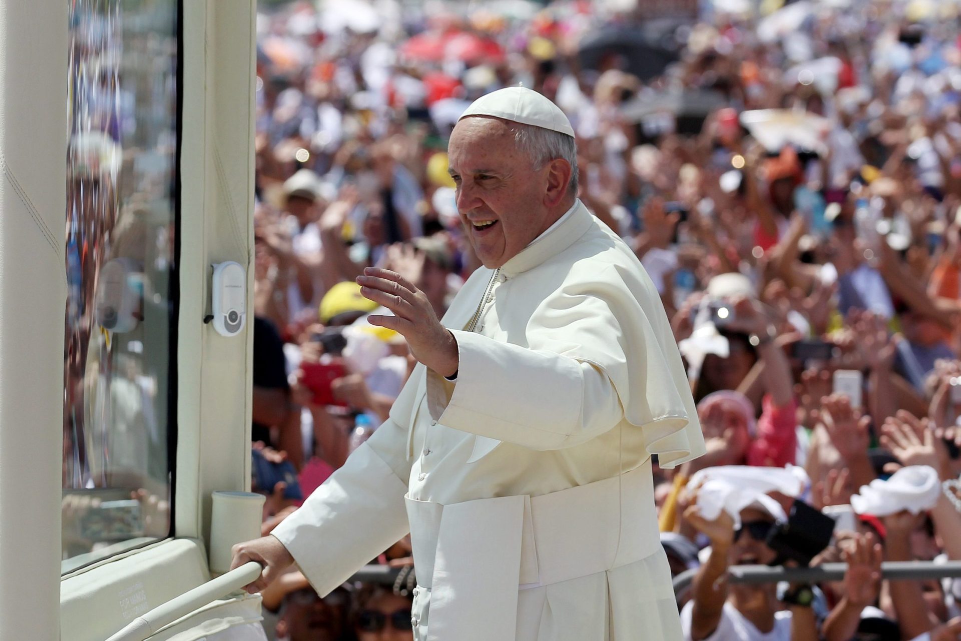Papa Francisco celebra missa para multidão no Equador