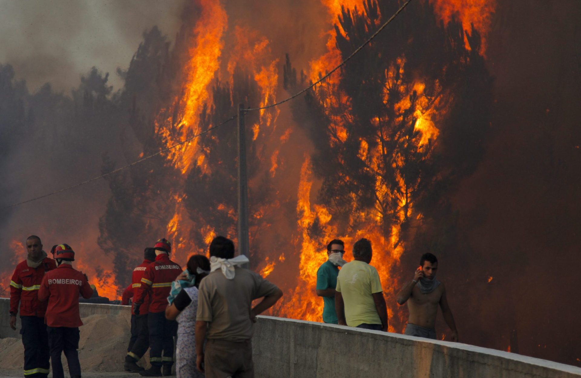 Jornal inglês destaca fotografia de incêndio em Portugal