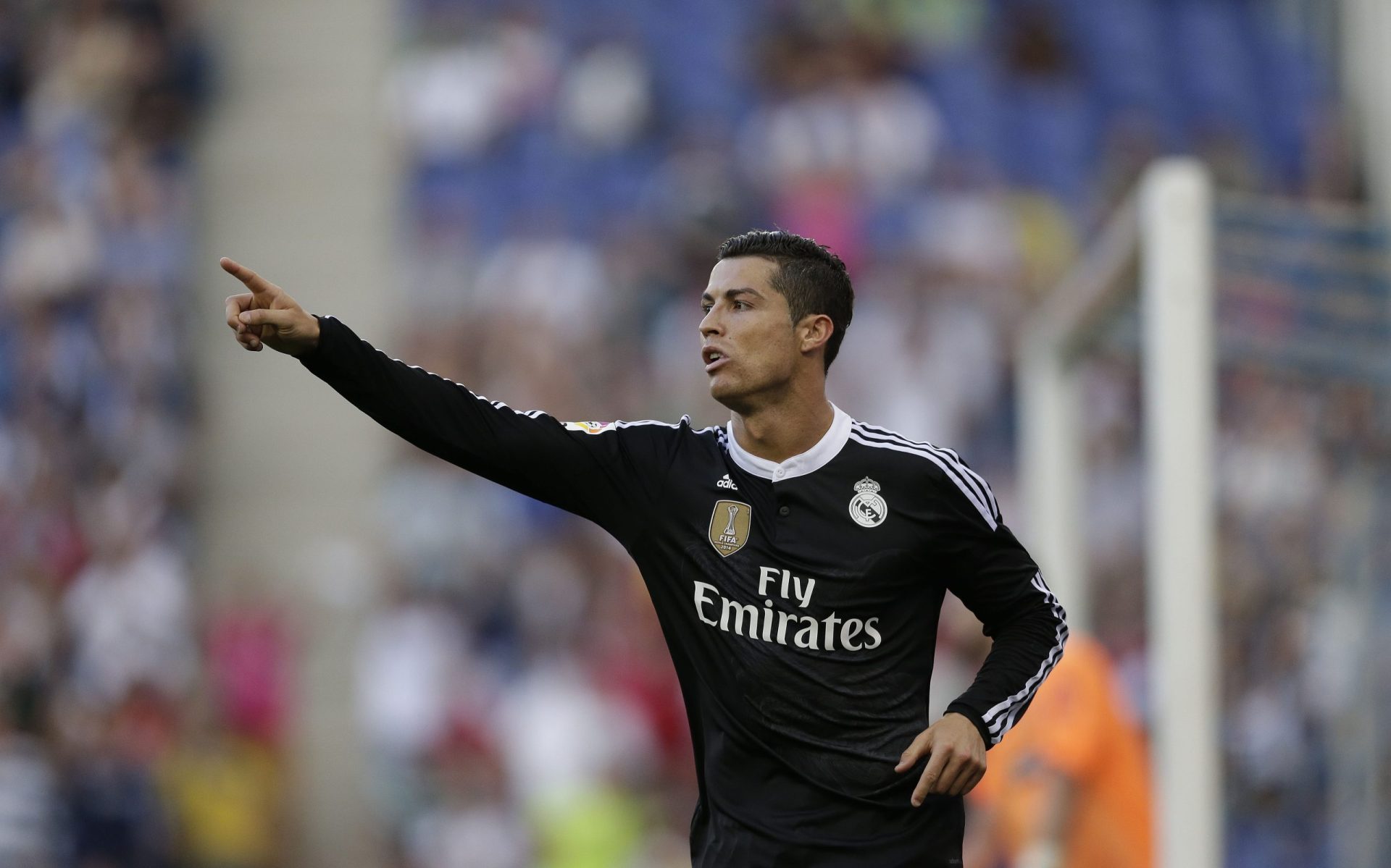 Ronaldo, Messi ou Suárez. Qual o melhor jogador da UEFA 2014/15?