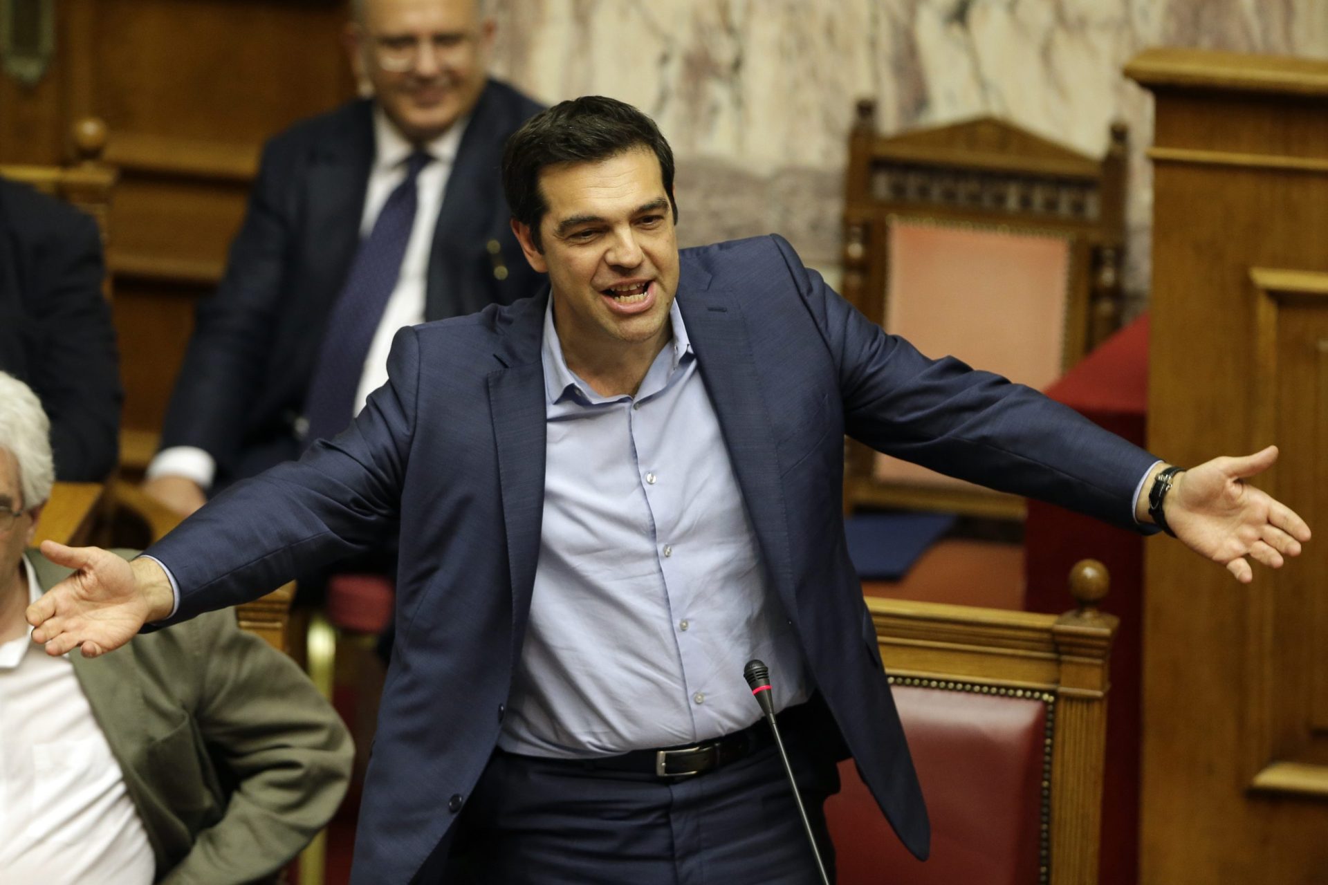 Grécia. Tsipras defende resgate como única opção do país para se manter no euro