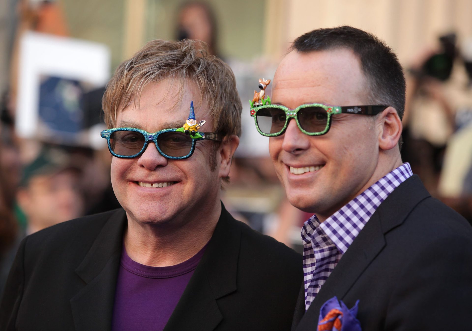 Elton John processa três media franceses por &#8216;rumores infundados&#8217;