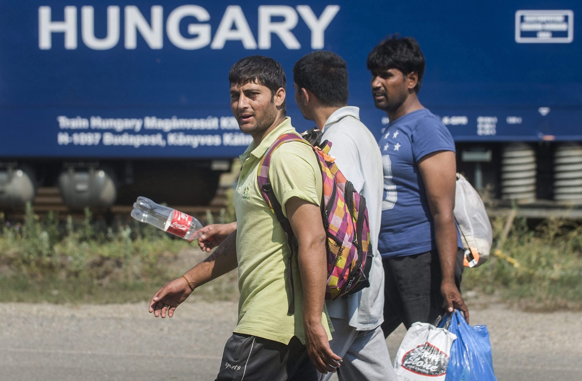Hungria coloca milhares de agentes na fronteira com a Sérvia
