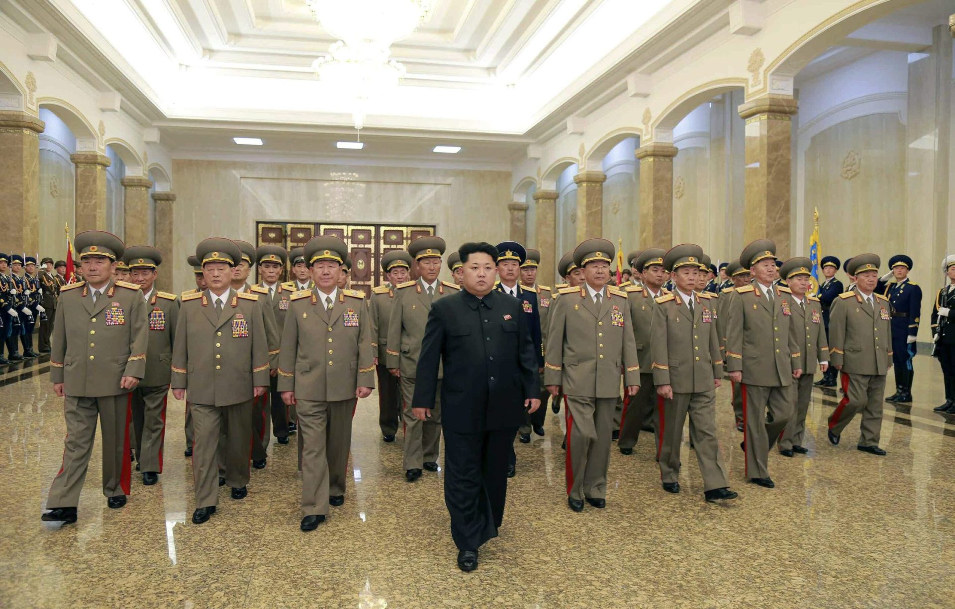 Kim Jong-un coloca tropas norte-coreanas prontas para o combate