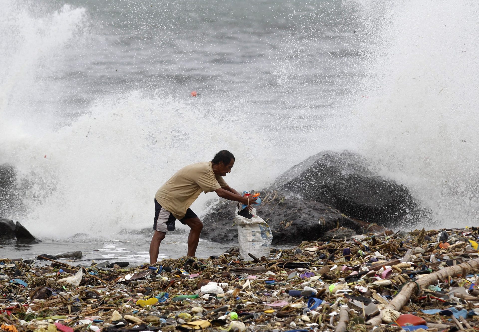 Filipinas. Tufão Goni faz pelo menos sete mortos