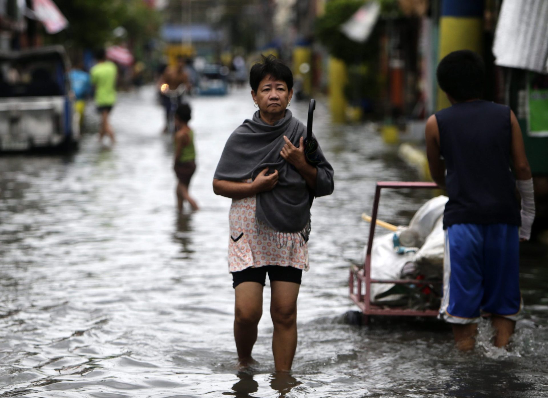 Tufão Goni deixa dez mortos nas Filipinas e segue para o Japão
