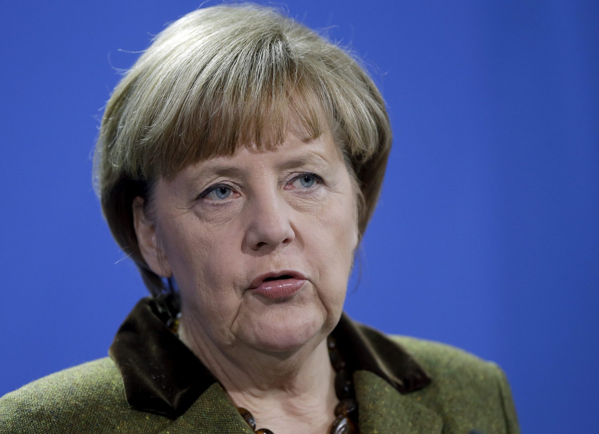 Merkel condena ataques ‘repugnantes’ contra refugiados