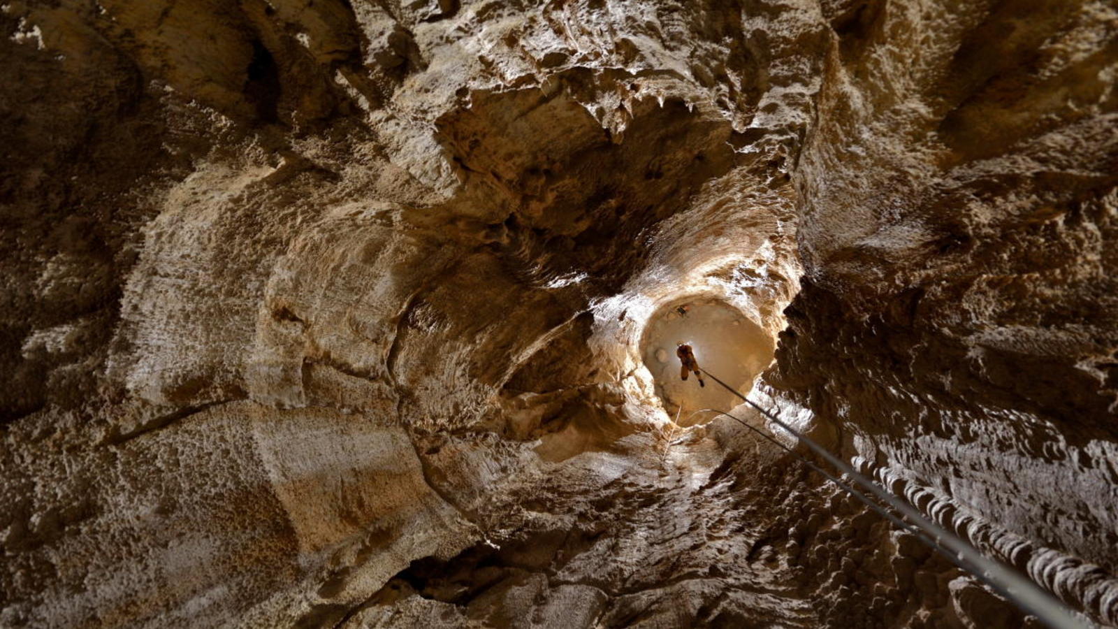 Espanhóis vão tentar entrar numa das grutas mais perigosas do mundo