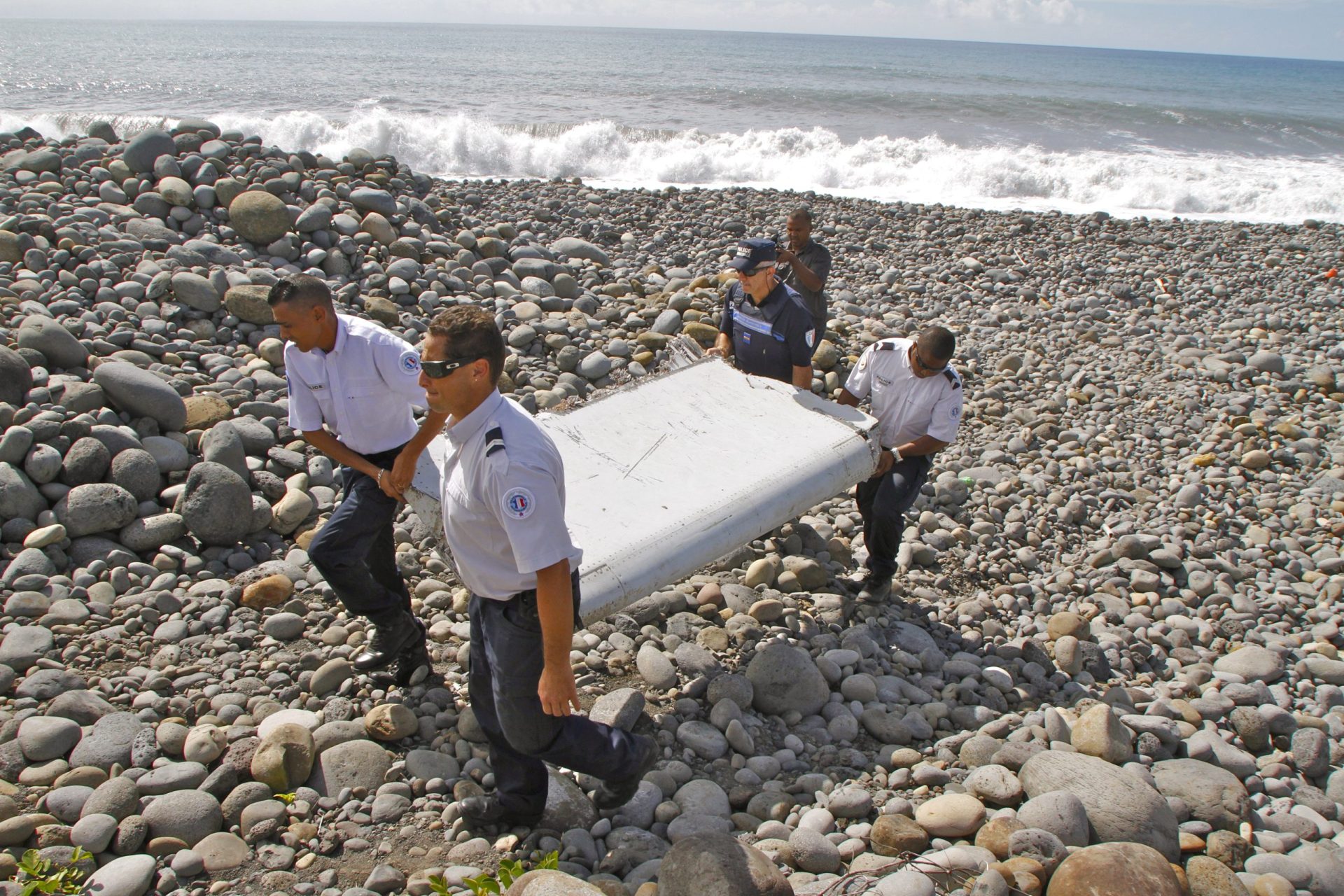 Foram encontrados mais destroços do avião da Malaysia Airlines