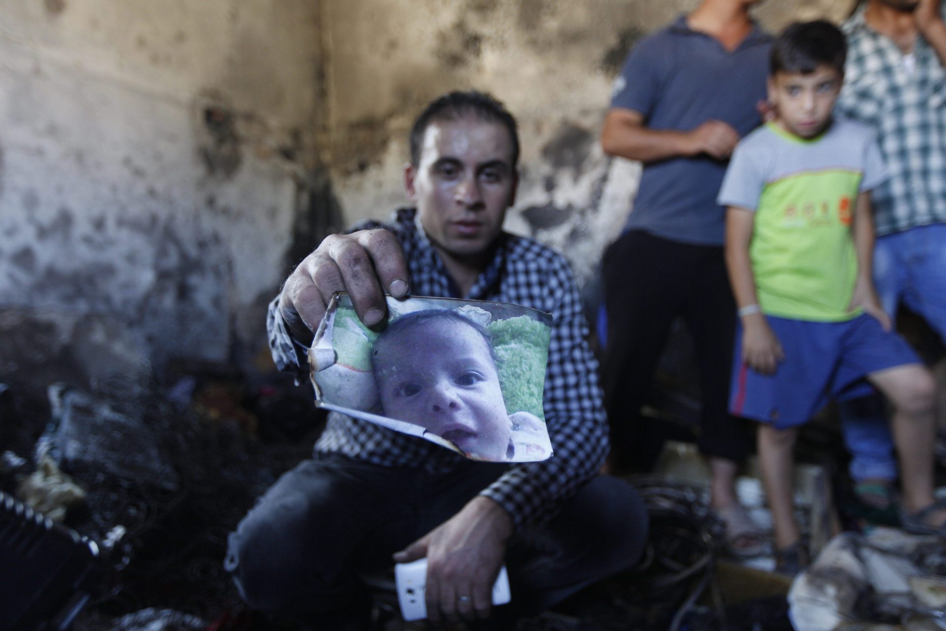 Morreu o pai do bebé palestiniano queimado em incêndio provocado por israelitas