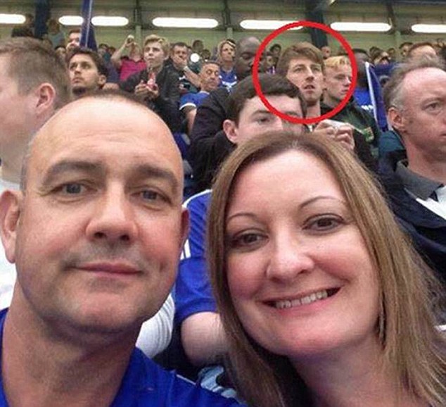 Mãe cujo filho desapareceu no Algarve diz que o viu numa selfie num jogo do Chelsea