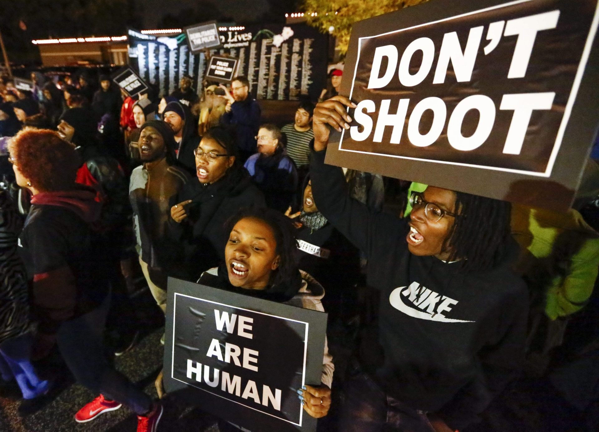 Ferguson. Michael Brown foi morto há um ano, manifestantes voltam às ruas