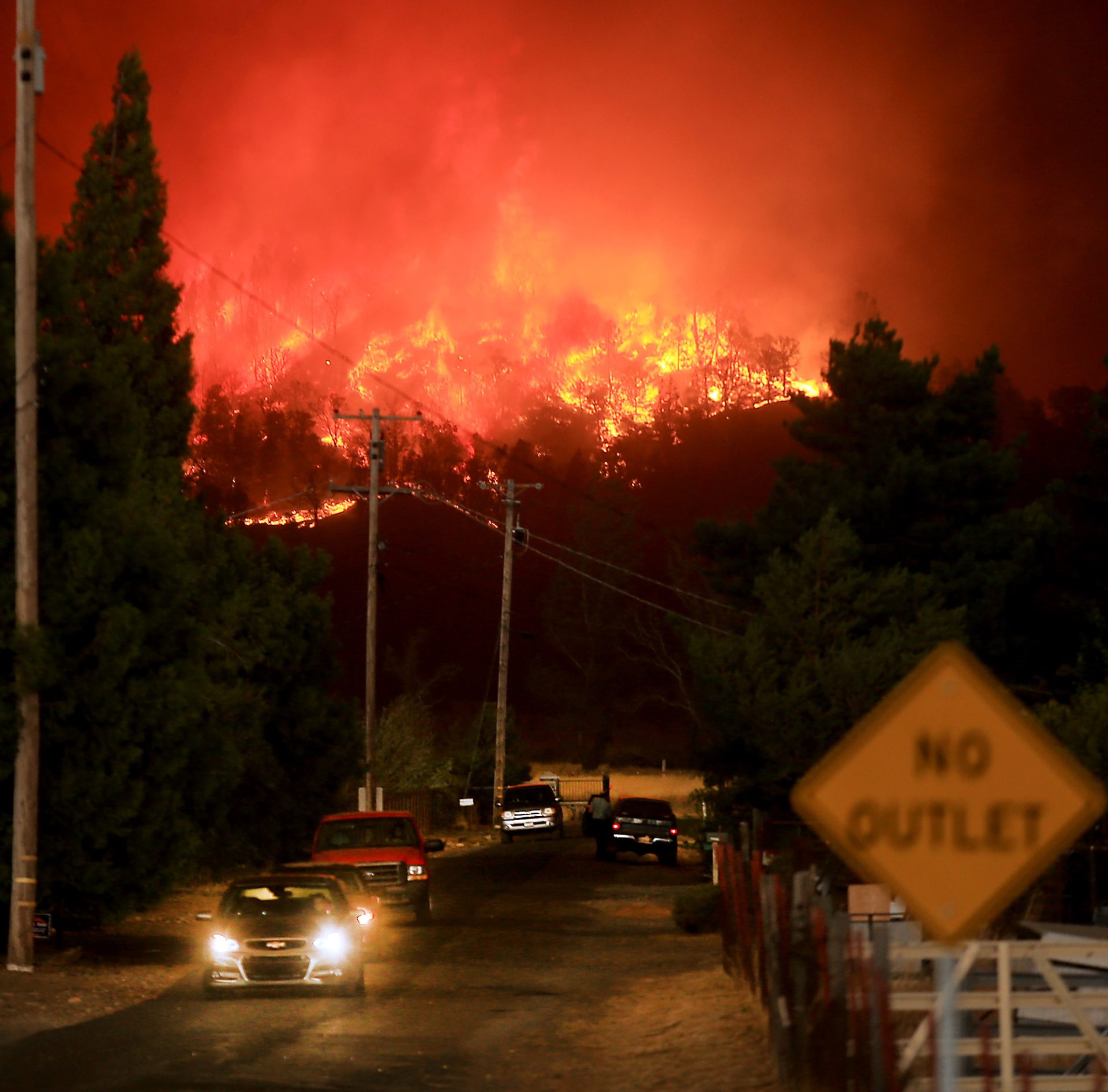 Milhares de pessoas fogem desesperadas aos incêndios na Califórnia