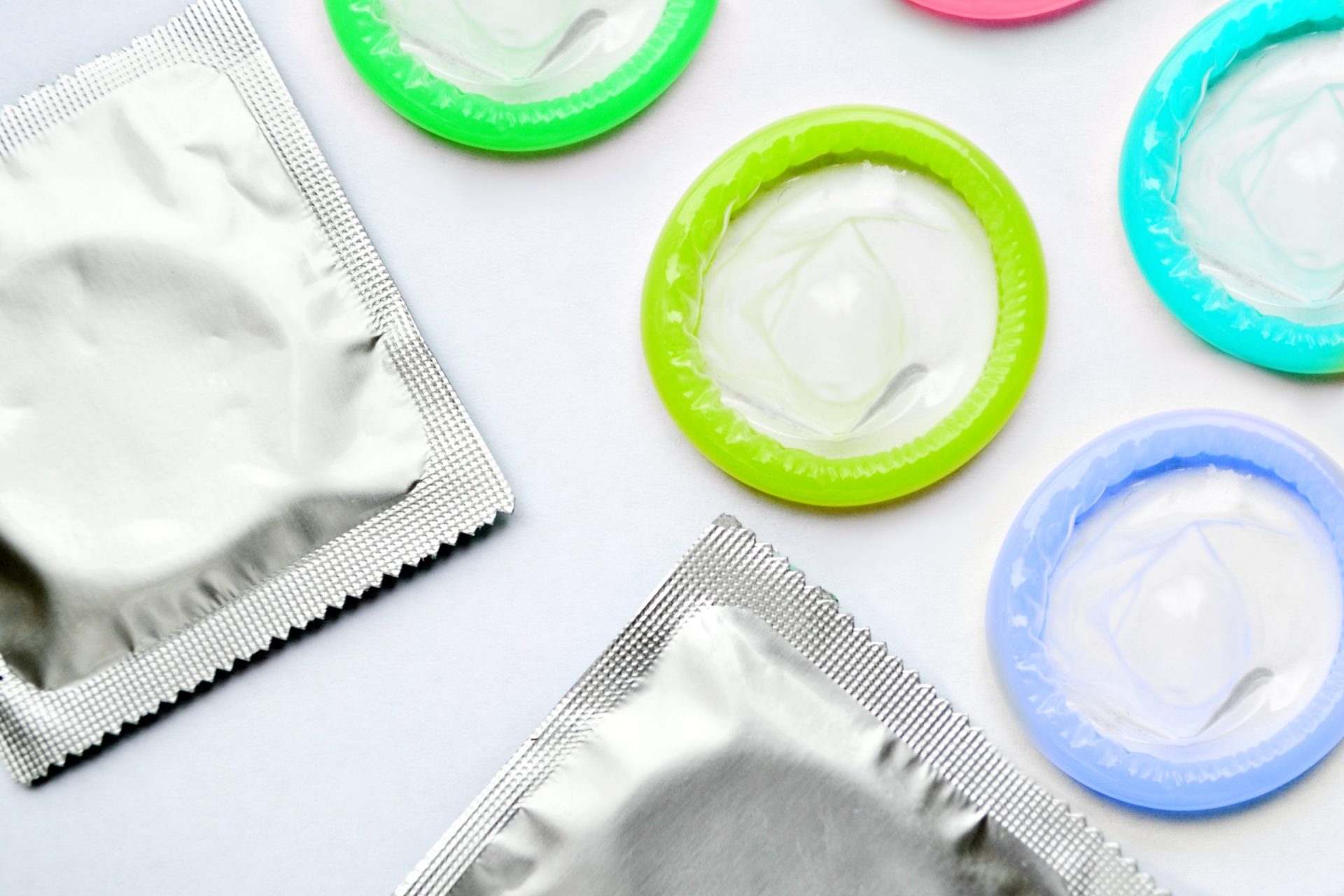 Paquistão proíbe anúncio de preservativos