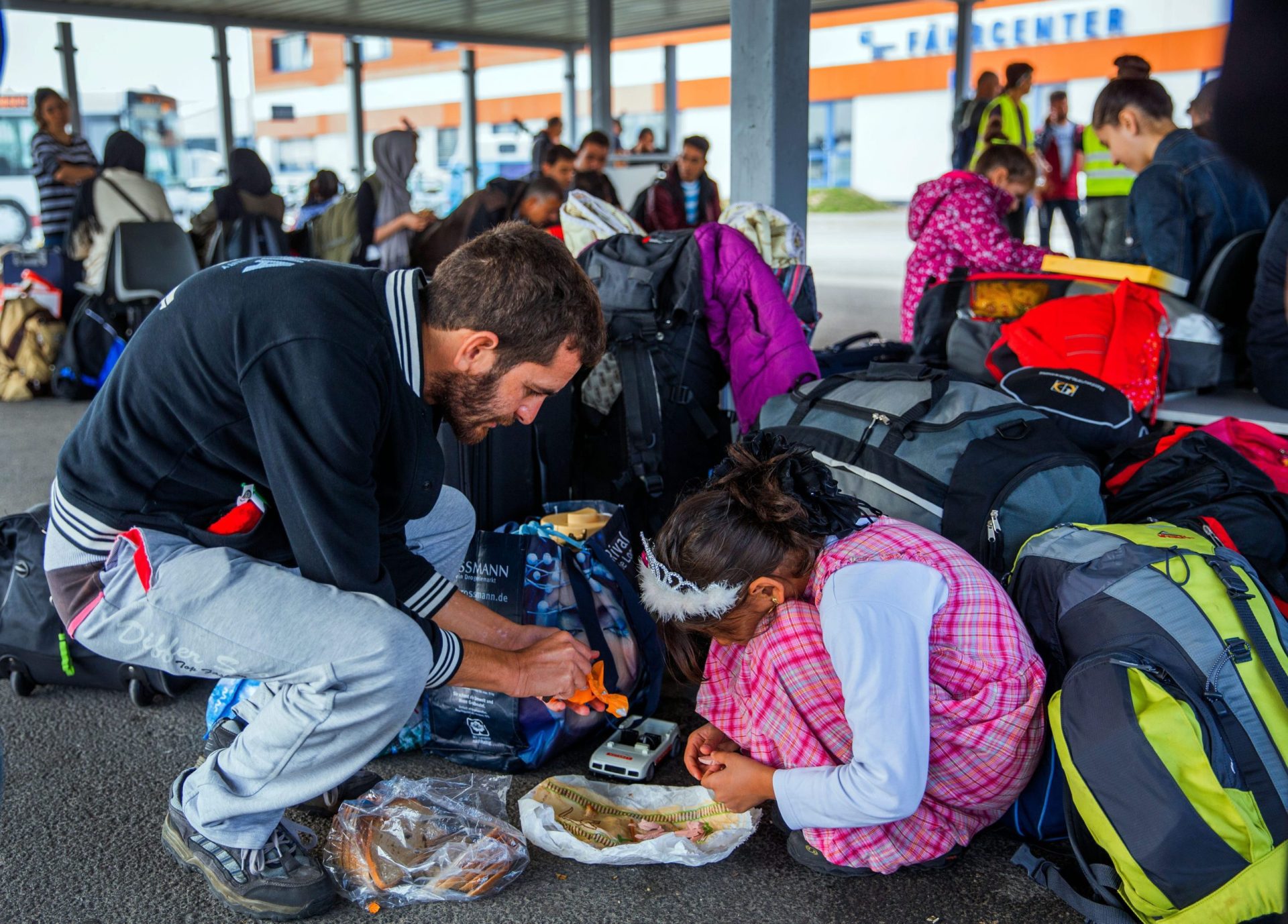 Mais de 5.000 já se inscreveram para apoiar refugiados