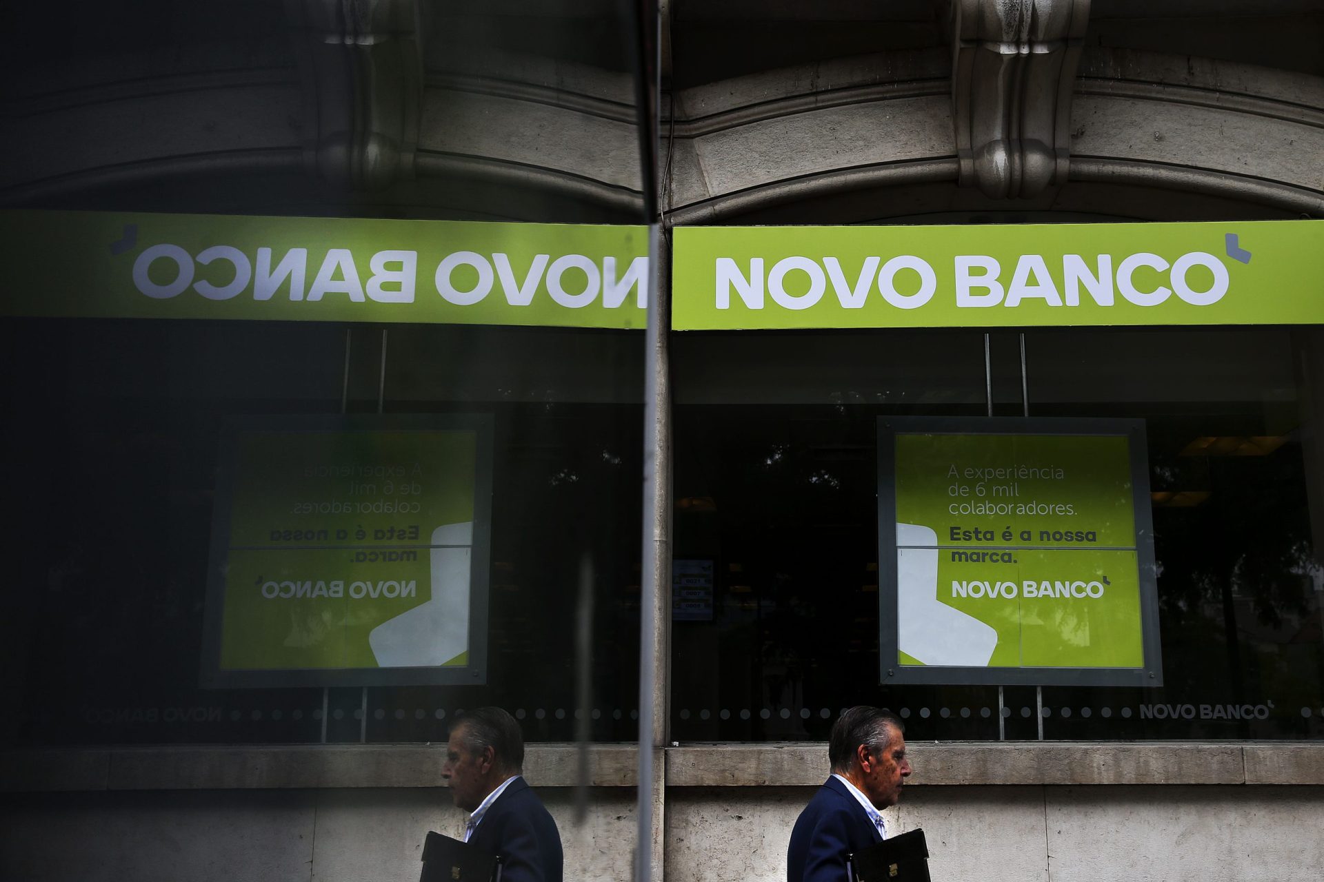 Oficial: Venda do Novo Banco suspensa