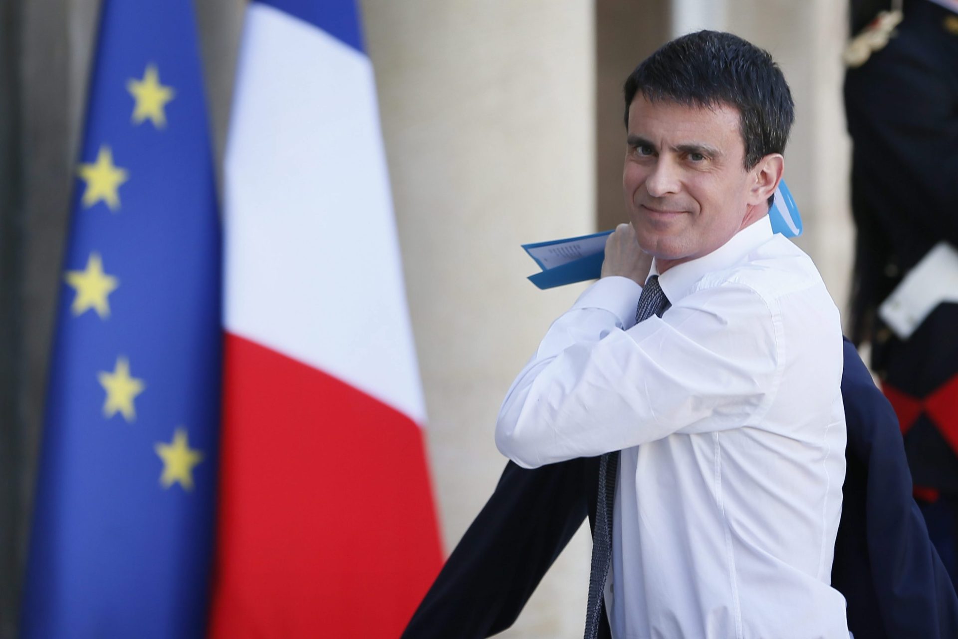 França admite restabelecer temporariamente controlo de fronteiras