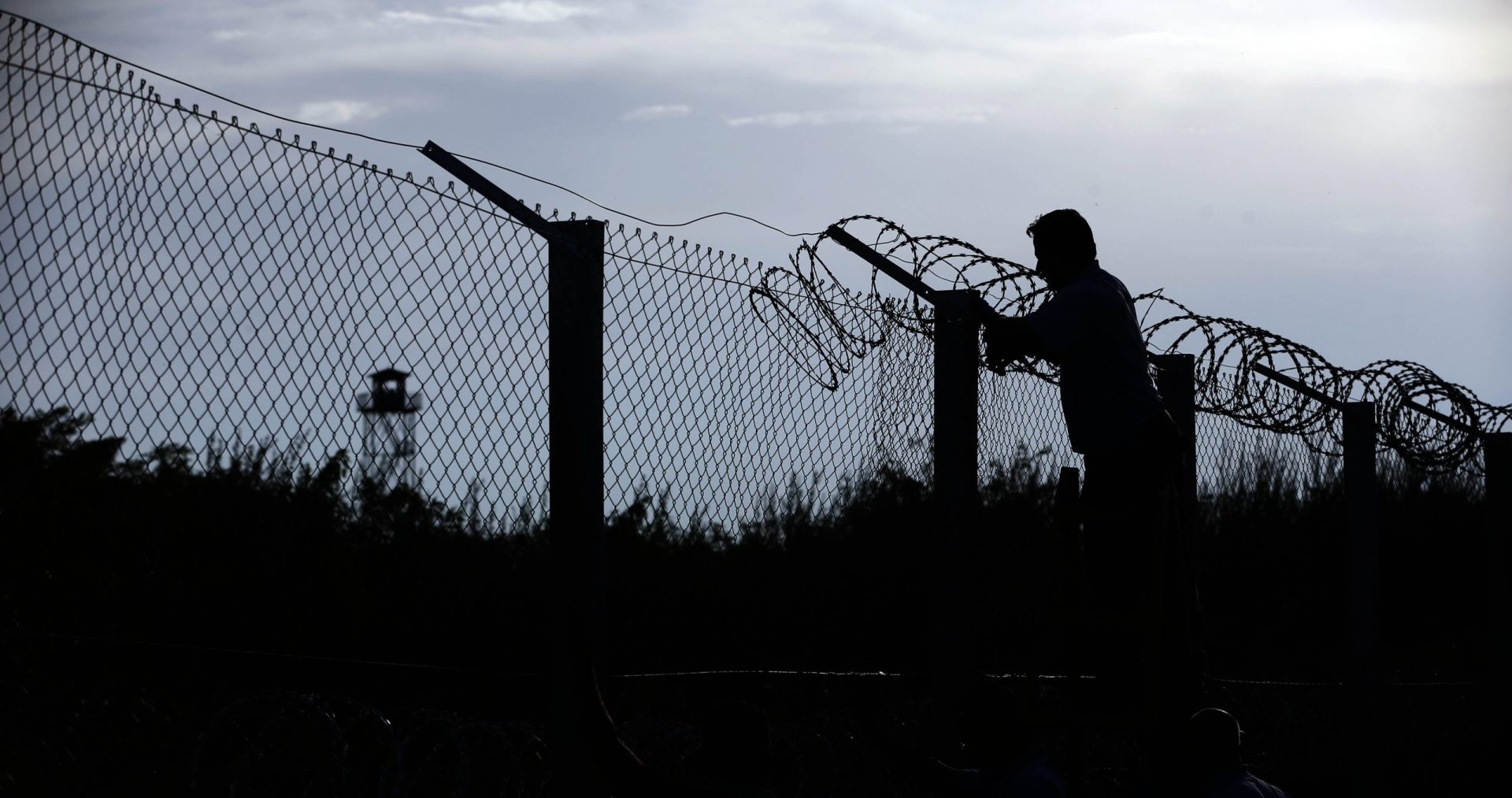 Refugiados: escancarar-lhes a porta ou dar-lhes com ela na cara?