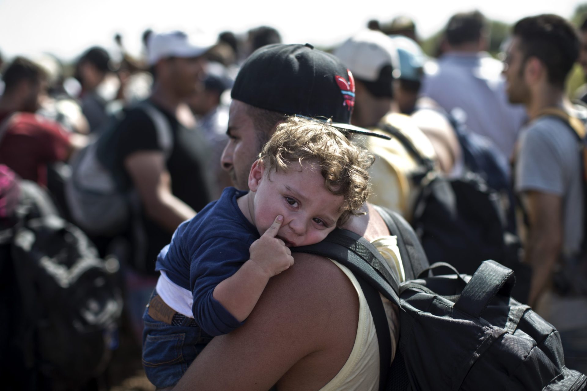 Refugiados: Hungria decreta estado de emergência em províncias vizinhas da Croácia