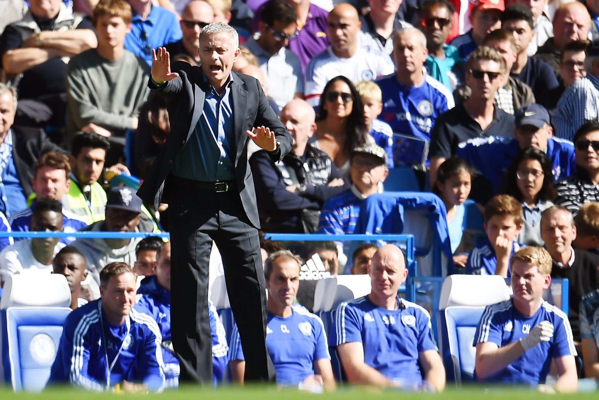 Mourinho ganha 2-0 ao Arsenal