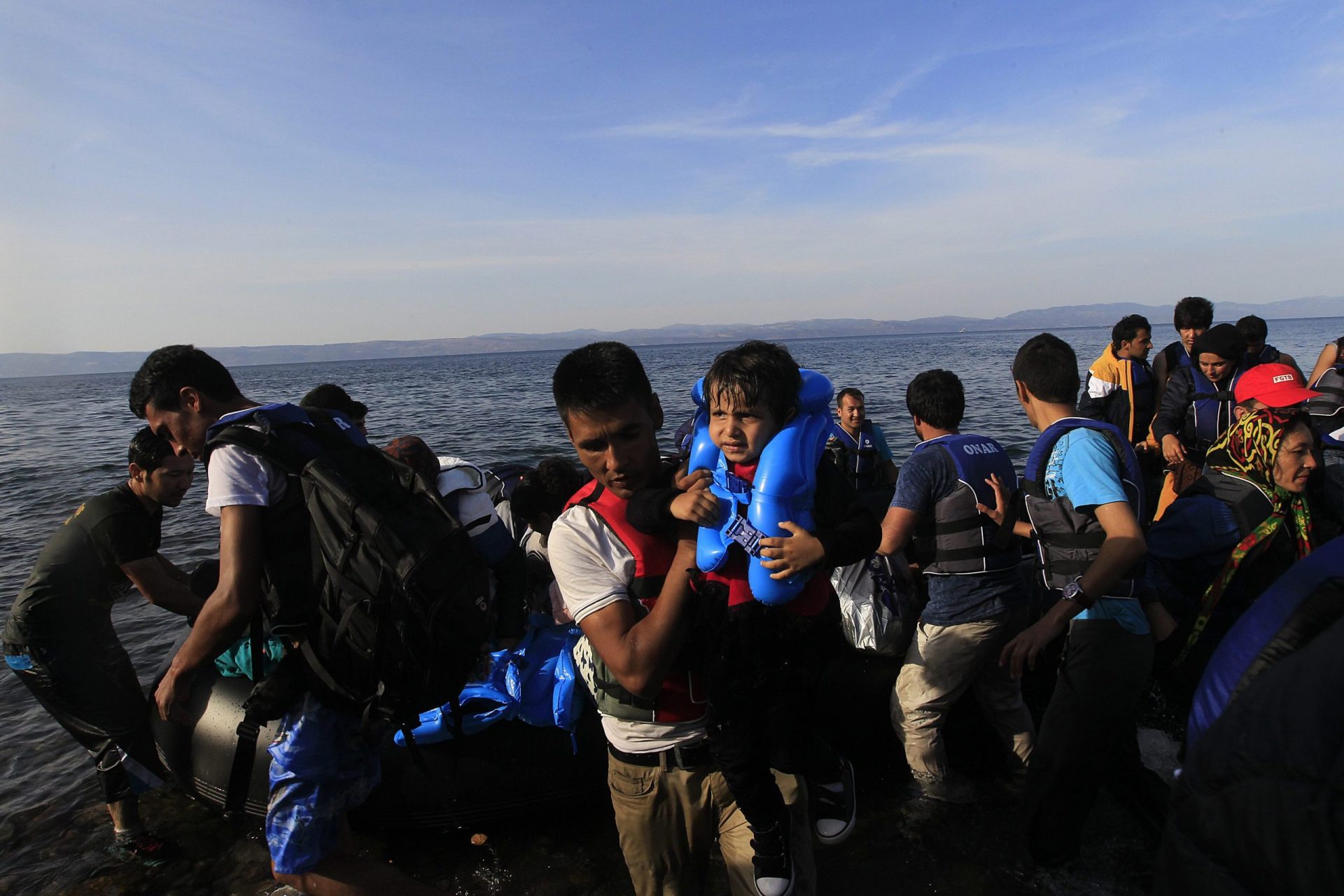 Mais de 4.500 migrantes resgatados hoje ao largo da Líbia