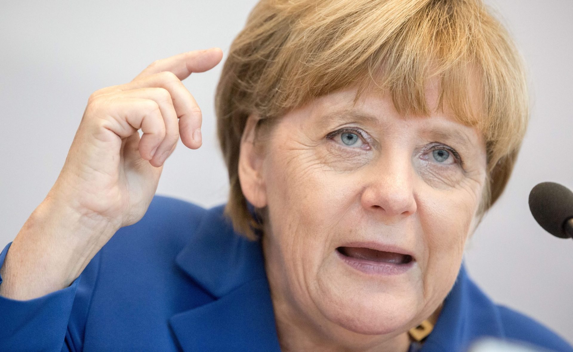 Merkel promete ‘cooperar estreitamente’ com Tsipras