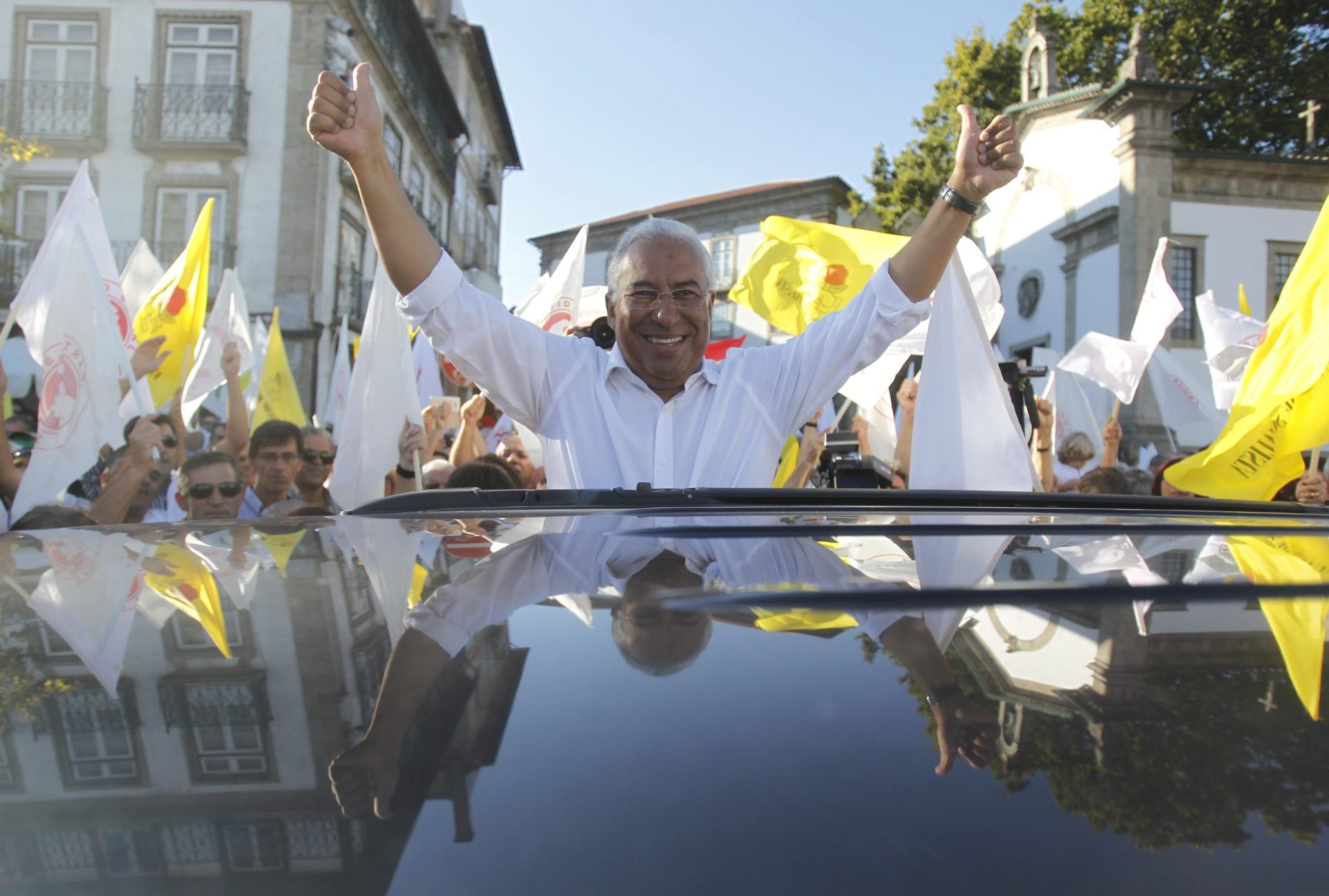 Costa e a bipolarização, Freitas e Assis, os cartazes e o sino