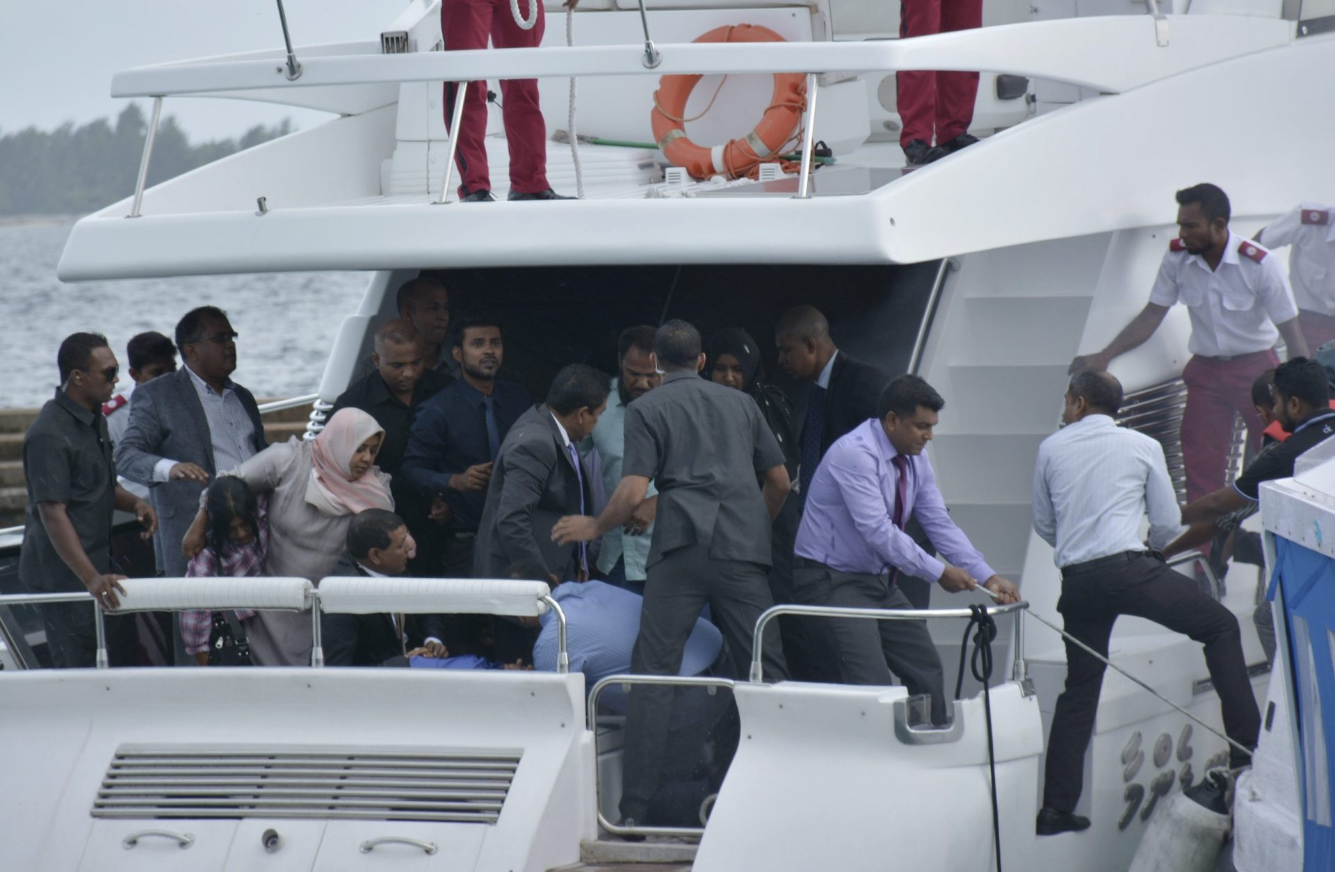 Explosão em barco onde seguia o presidente das Maldivas