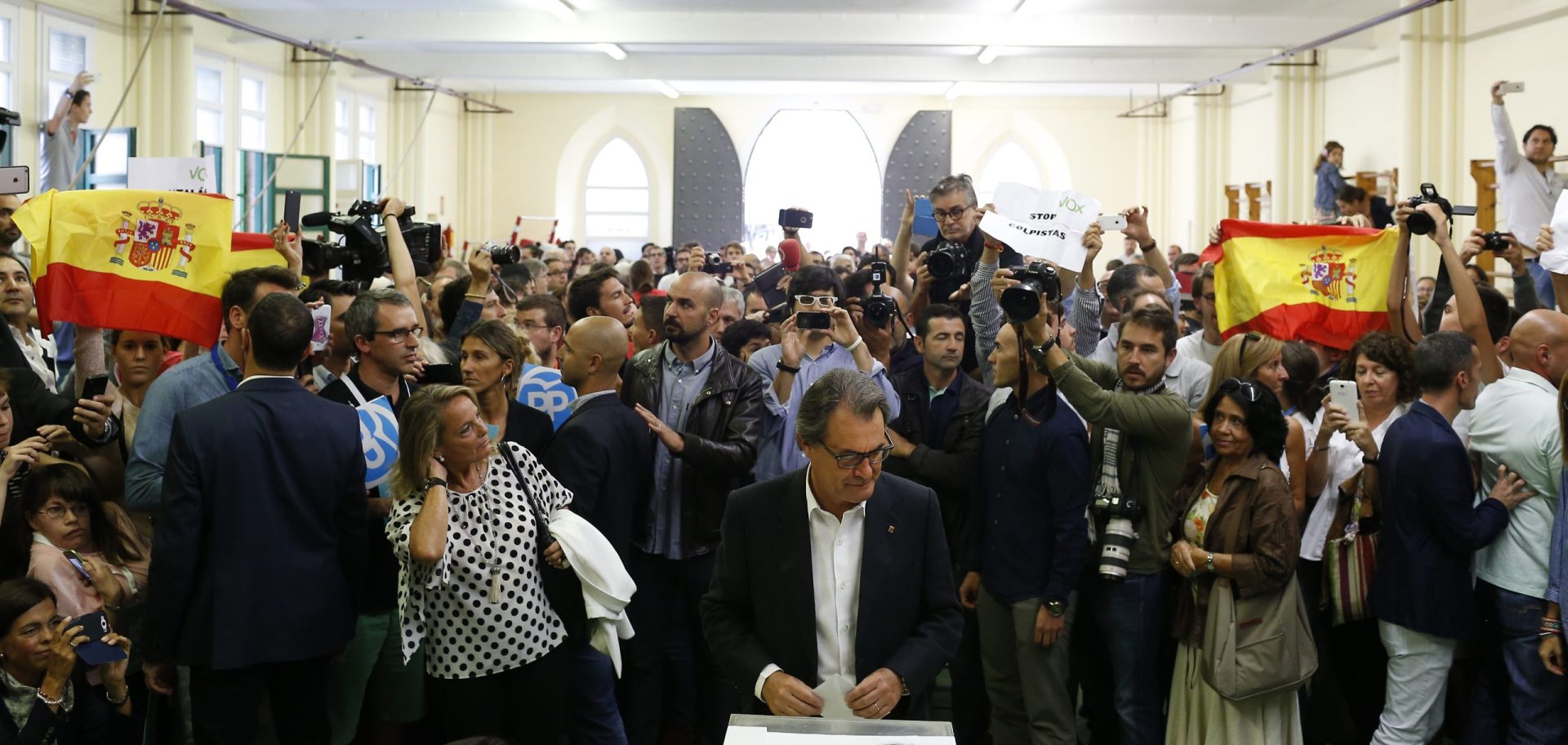 Presidente da Catalunha nega desobediência e fala em ‘rebelião democrática’