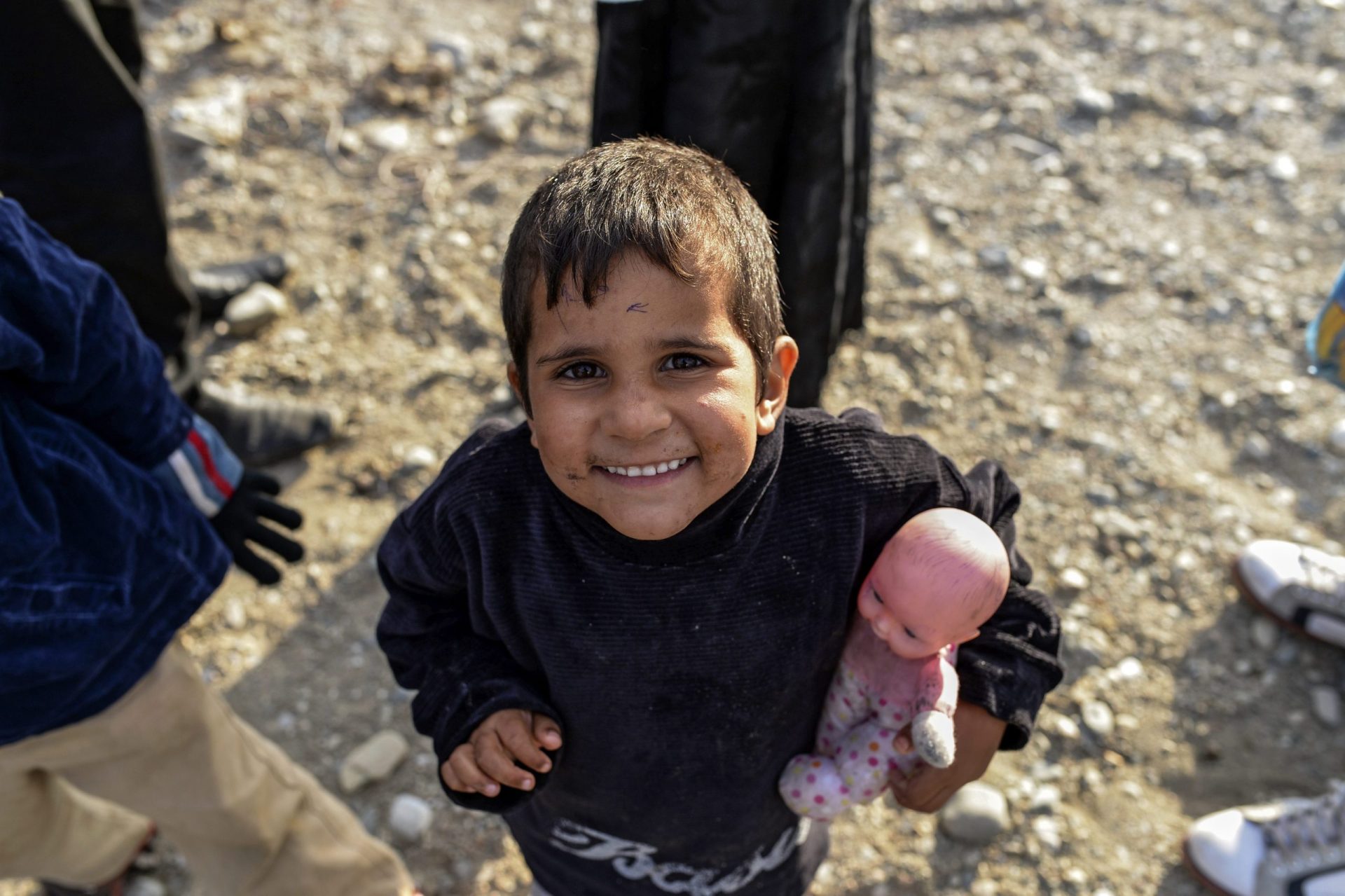 A vida dos refugiados não tira a alegria às crianças [fotogaleria]