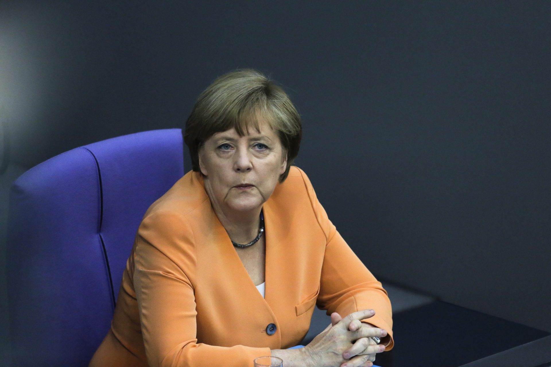 Merkel dá lições de integração de imigrantes