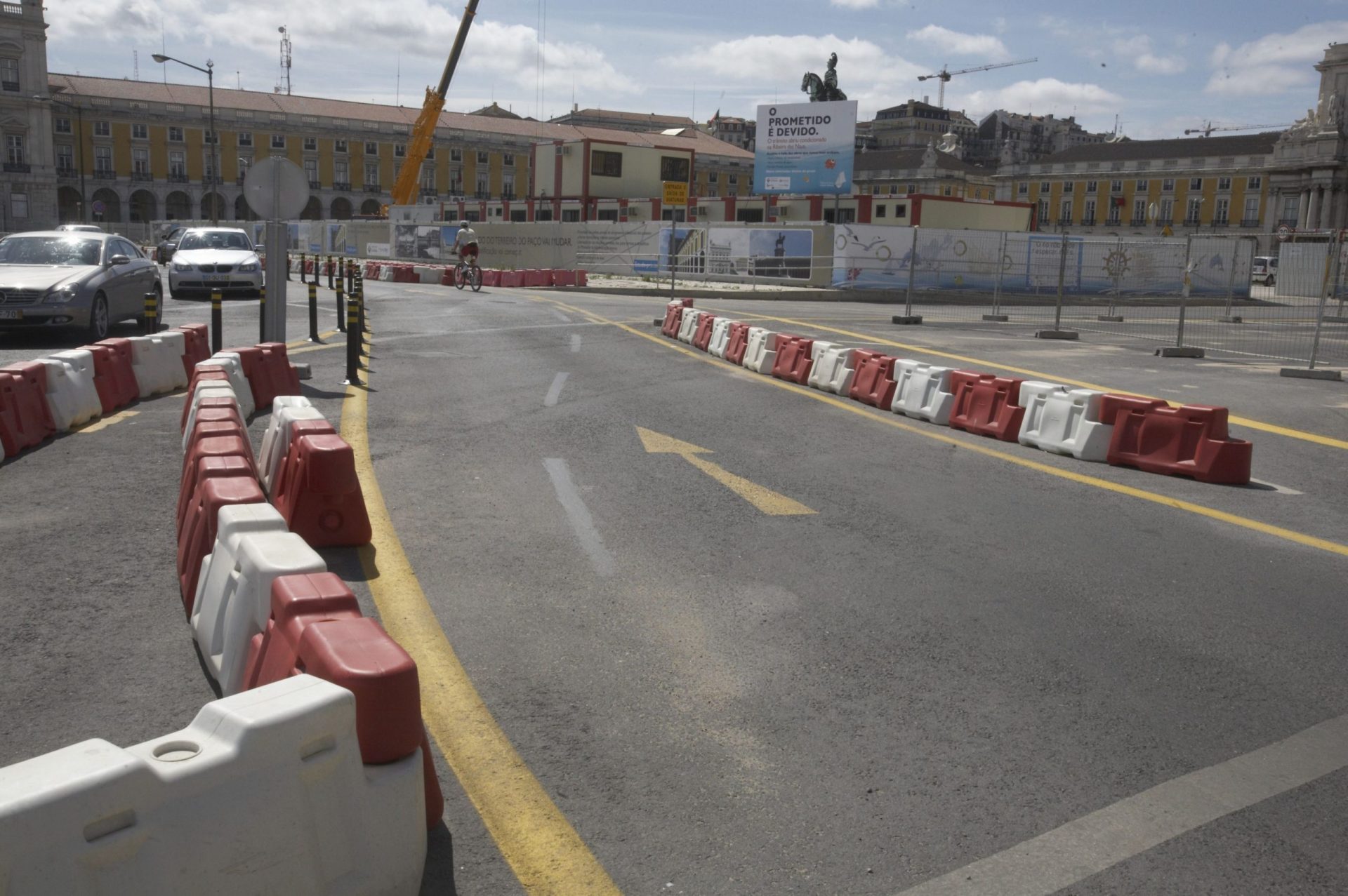 Lisboa: Avenida Ribeira das Naus rebriu ao trânsito
