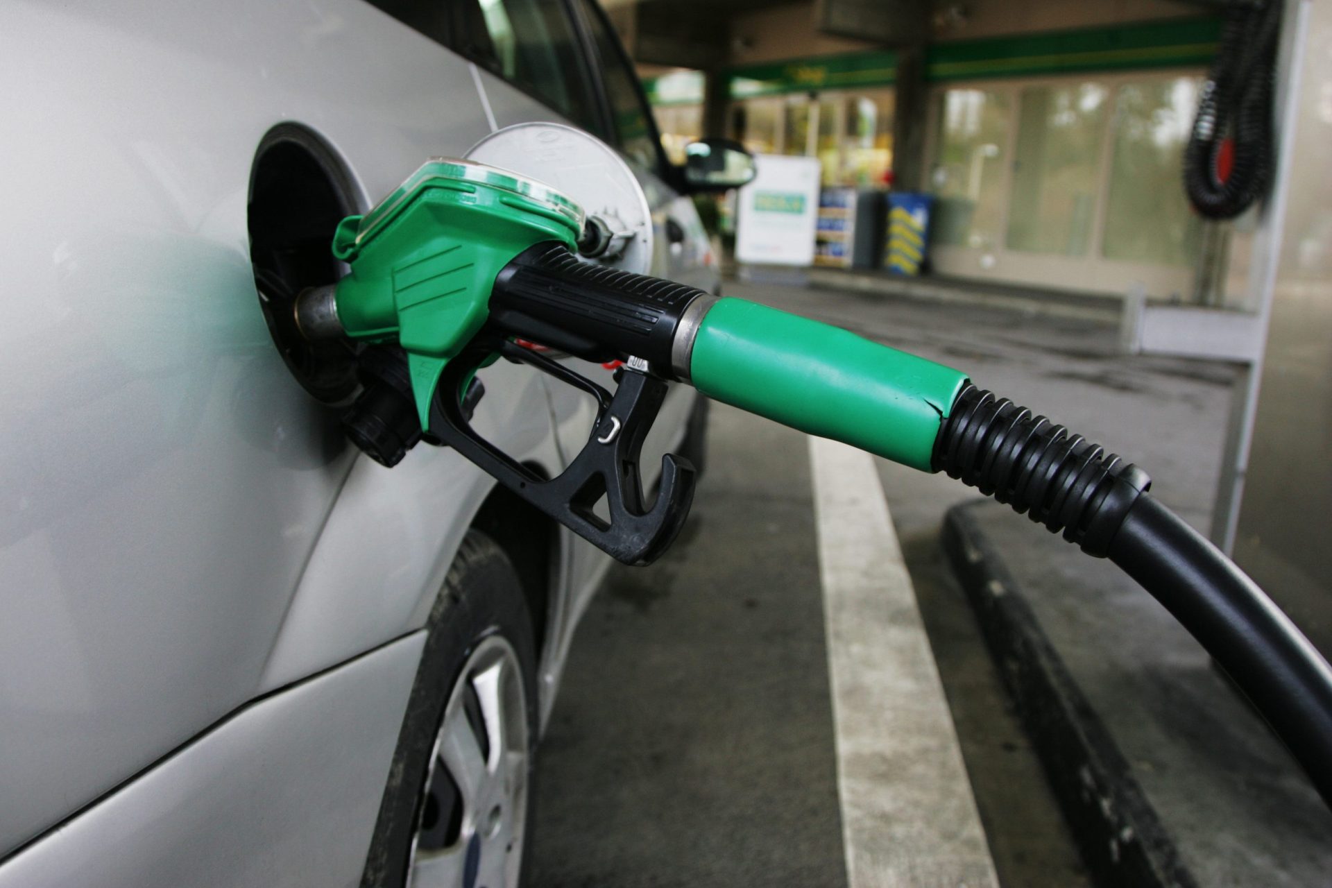 Já há três postos de combustível com gasóleo abaixo de um euro