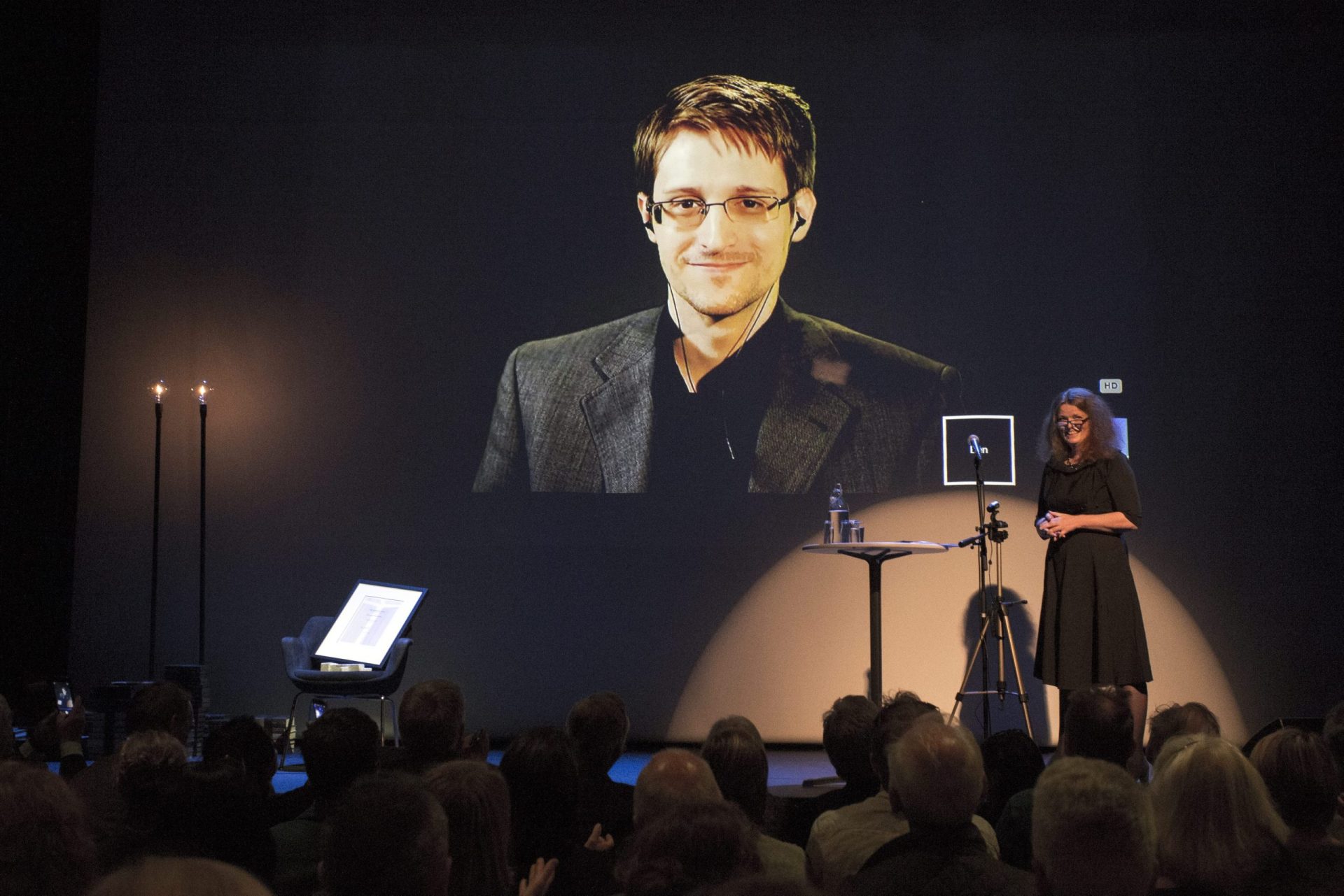 Snowden critica Rússia