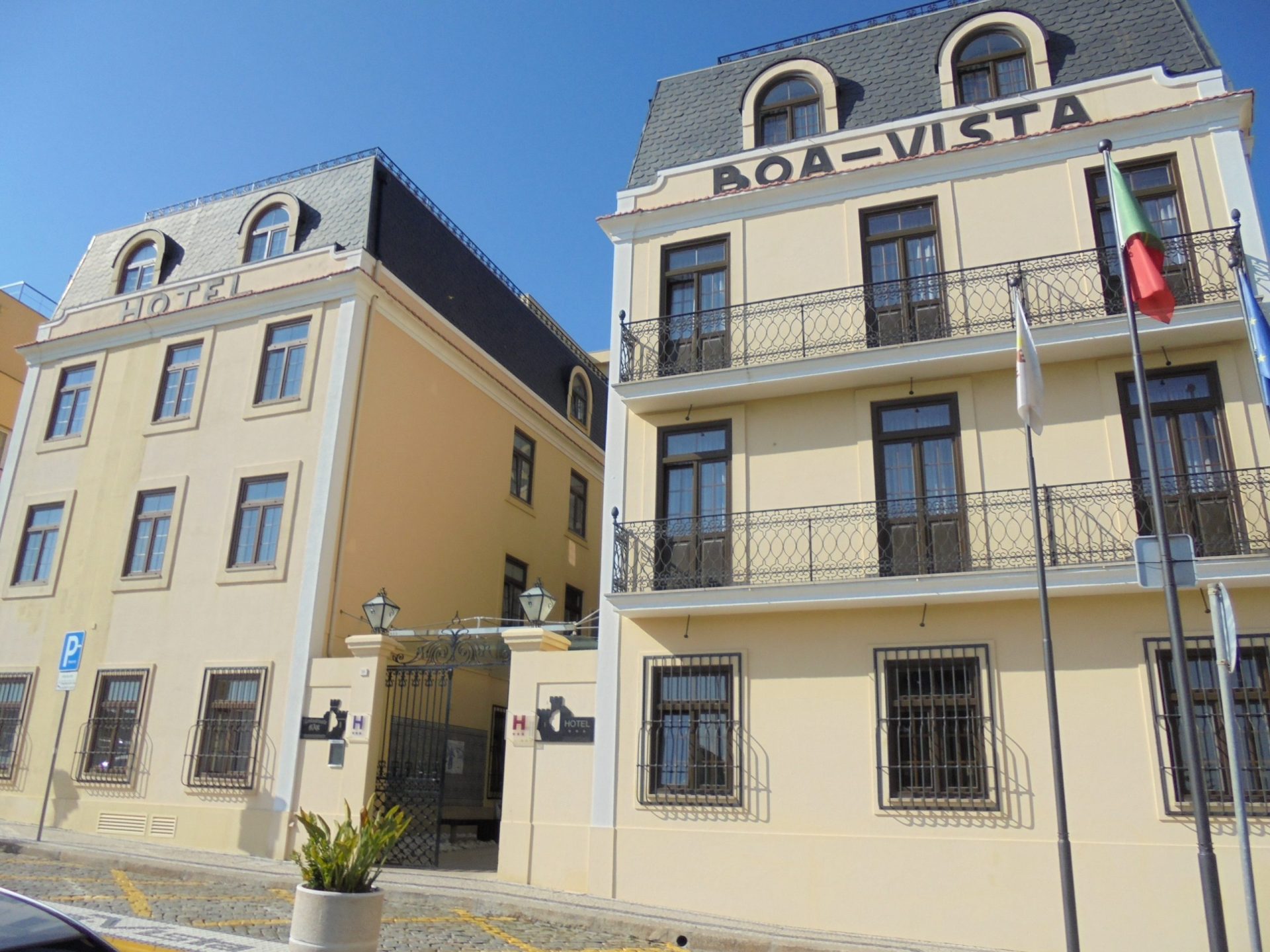 Suspeitas de legionela levam hotel do Porto a fechar duas semanas