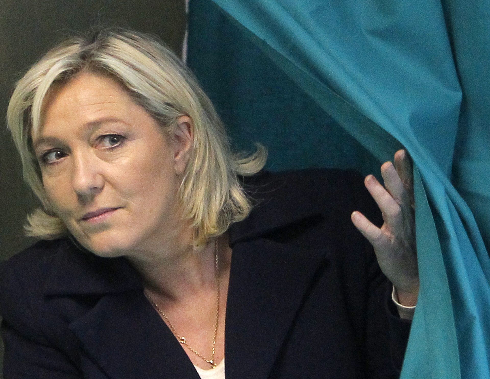 Marine Le Pen diz que França &#8216;não pode nem deve acolher mais clandestinos&#8217;