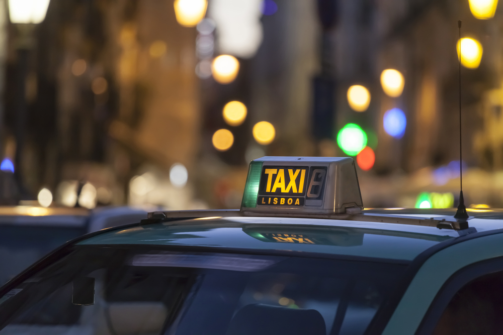 Taxistas manifestam-se hoje contra a Uber em Lisboa, Porto e Faro