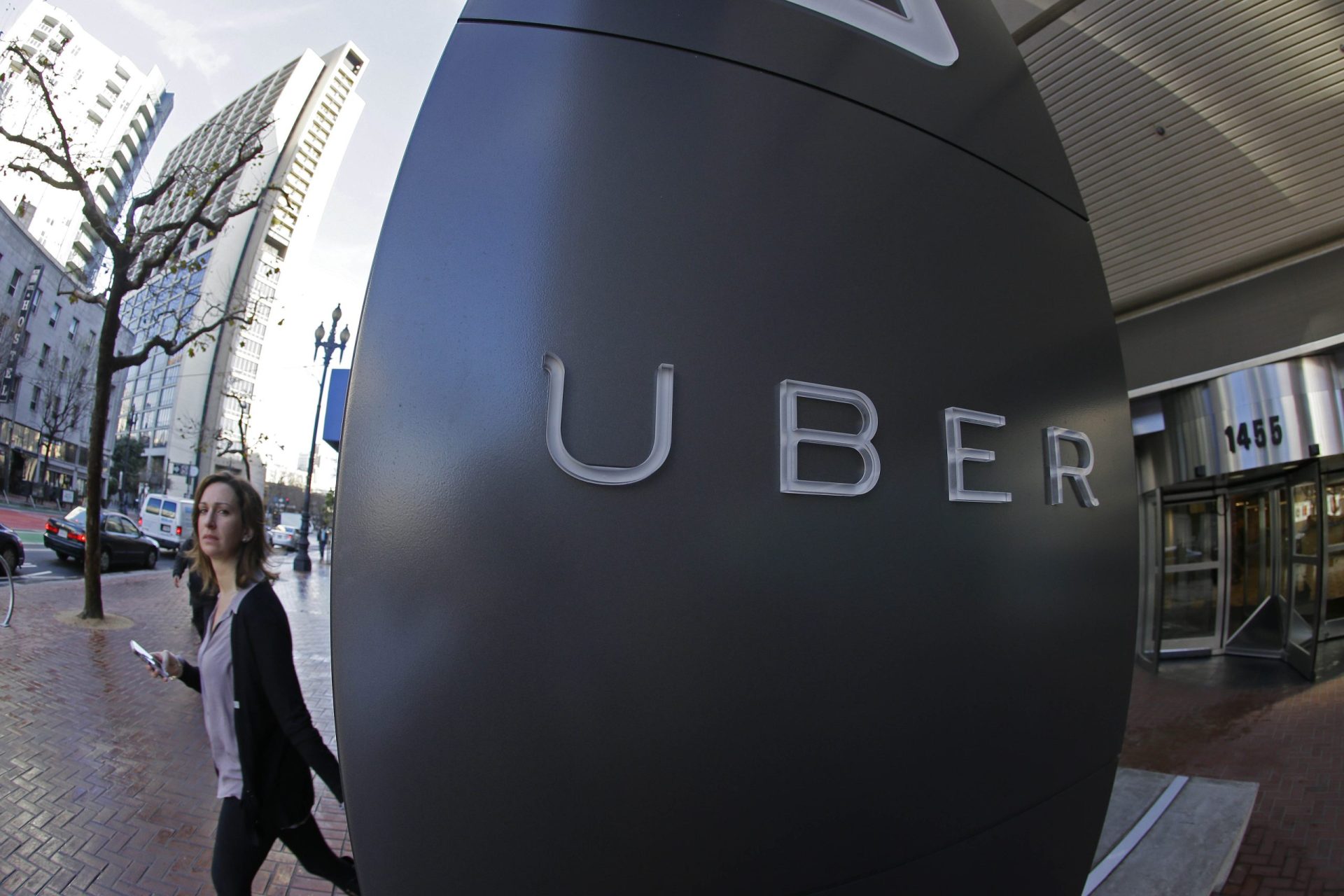 #WHYIUBER. Uber responde a protestos com campanha online