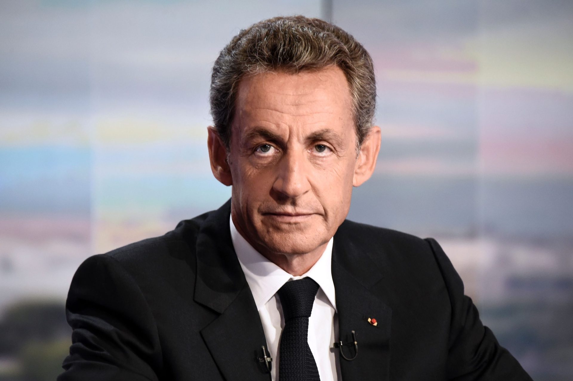 Surpresa em França. Nicolas Sarkozy afastado das primárias