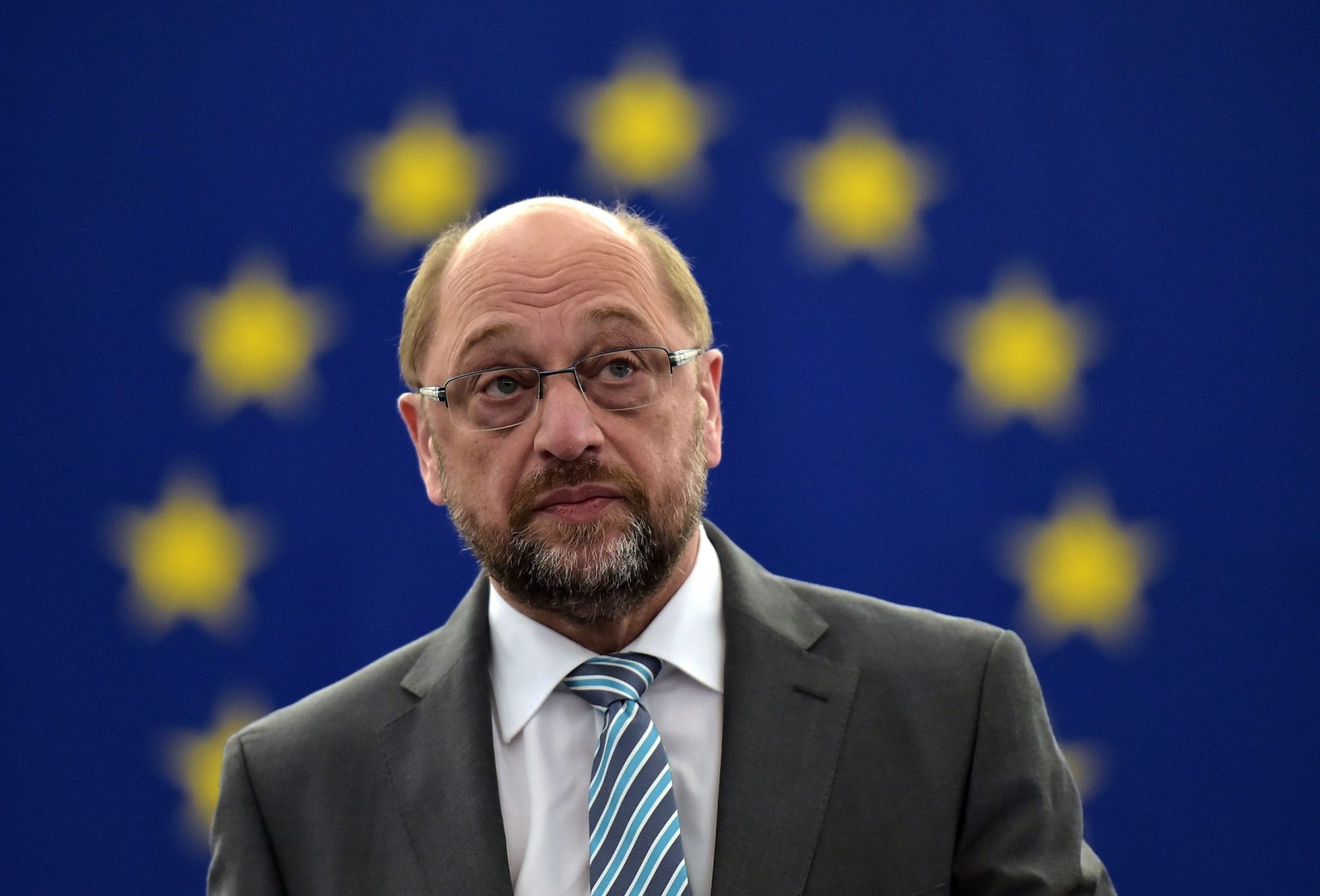 Schulz diz adeus ao Parlamento Europeu e olá a Merkel