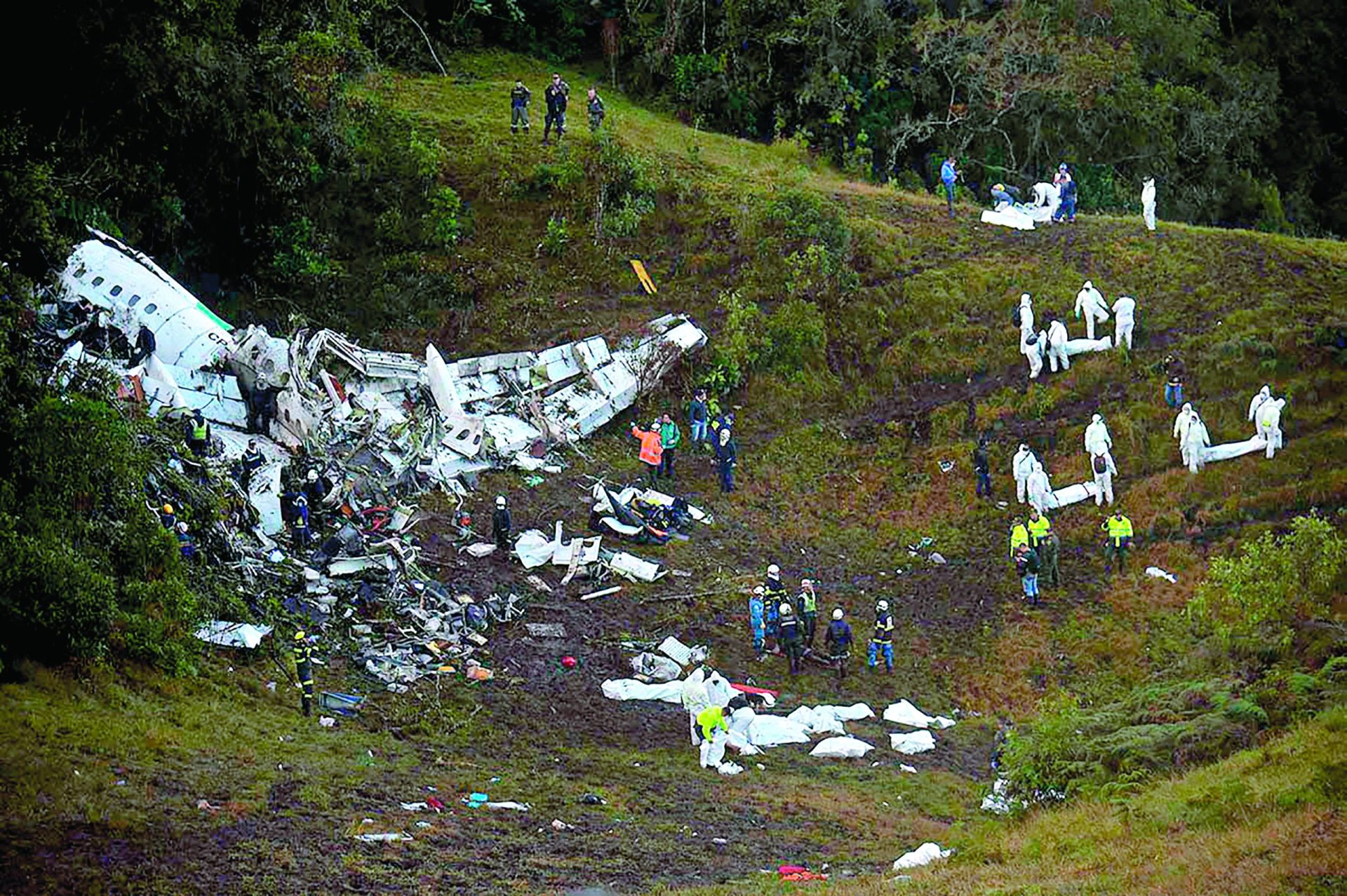 Tripulantes do avião que caiu na Colômbia revelam como sobreviveram