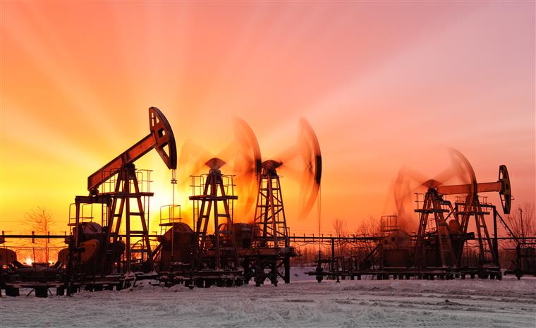 OPEP corta produção de petróleo