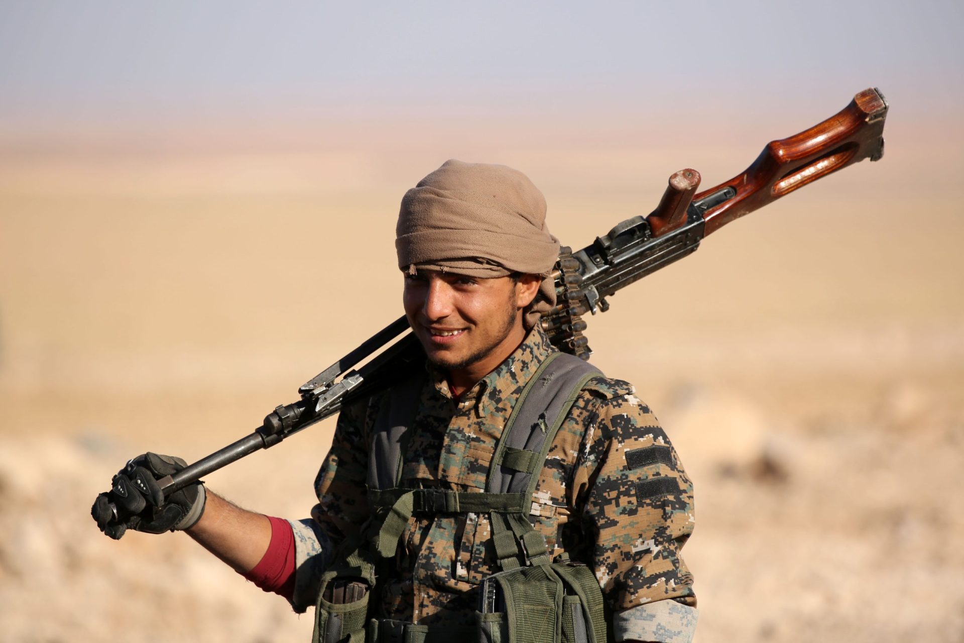 Rebeldes sírios lançam-se a Raqqa